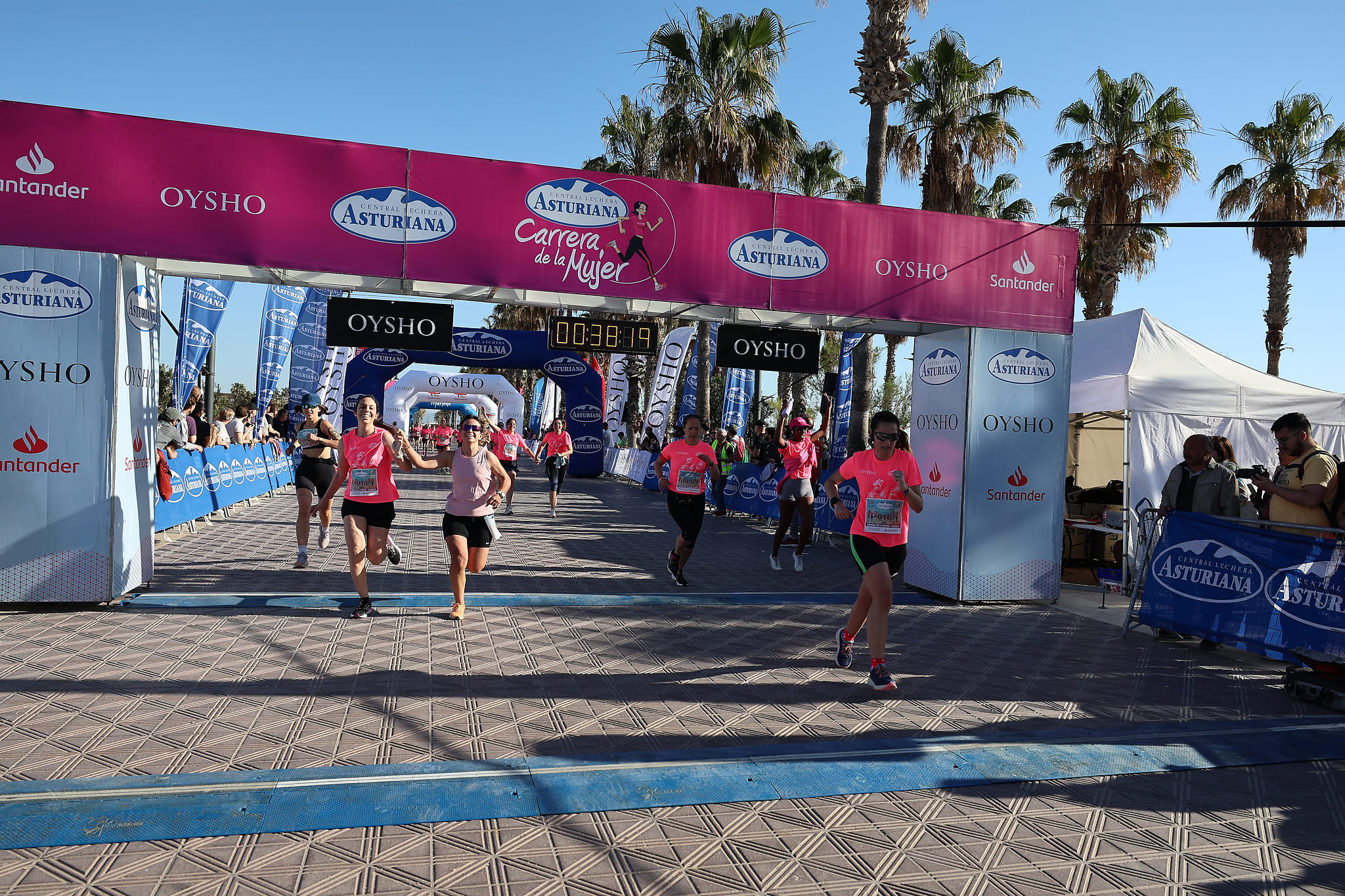 Las mejores fotos de la Carrera de la Mujer Central Lechera Asturiana de Valencia 2024. 0503