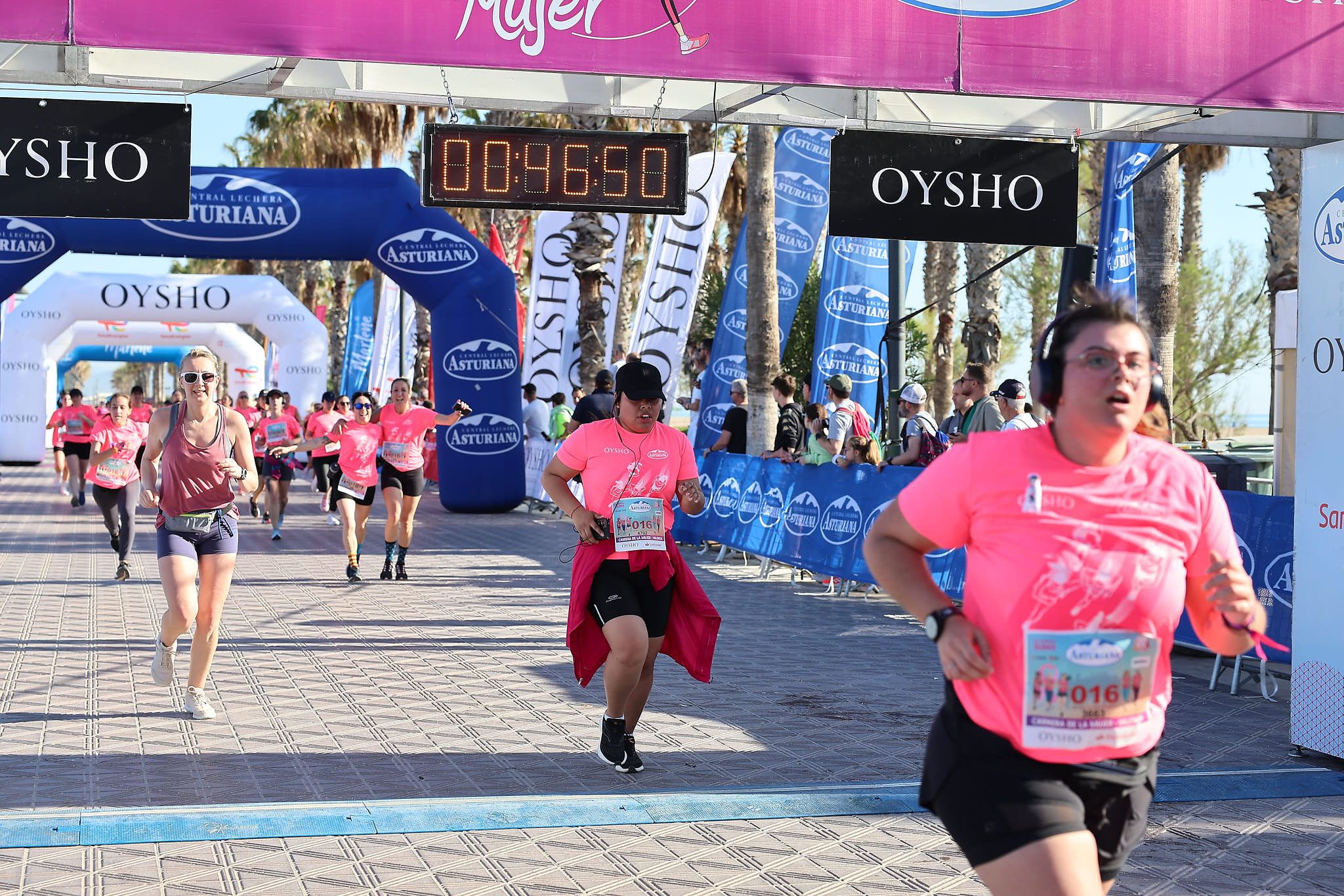 Las mejores fotos de la Carrera de la Mujer Central Lechera Asturiana de Valencia 2024. 0802