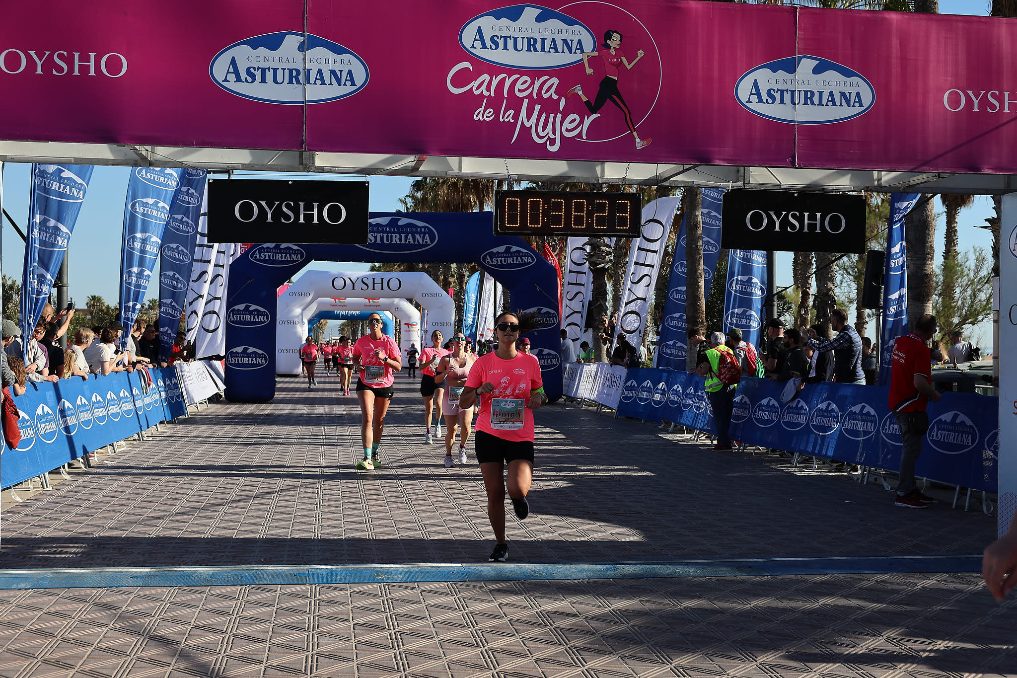 Las mejores fotos de la Carrera de la Mujer Central Lechera Asturiana de Valencia 2024. 0507