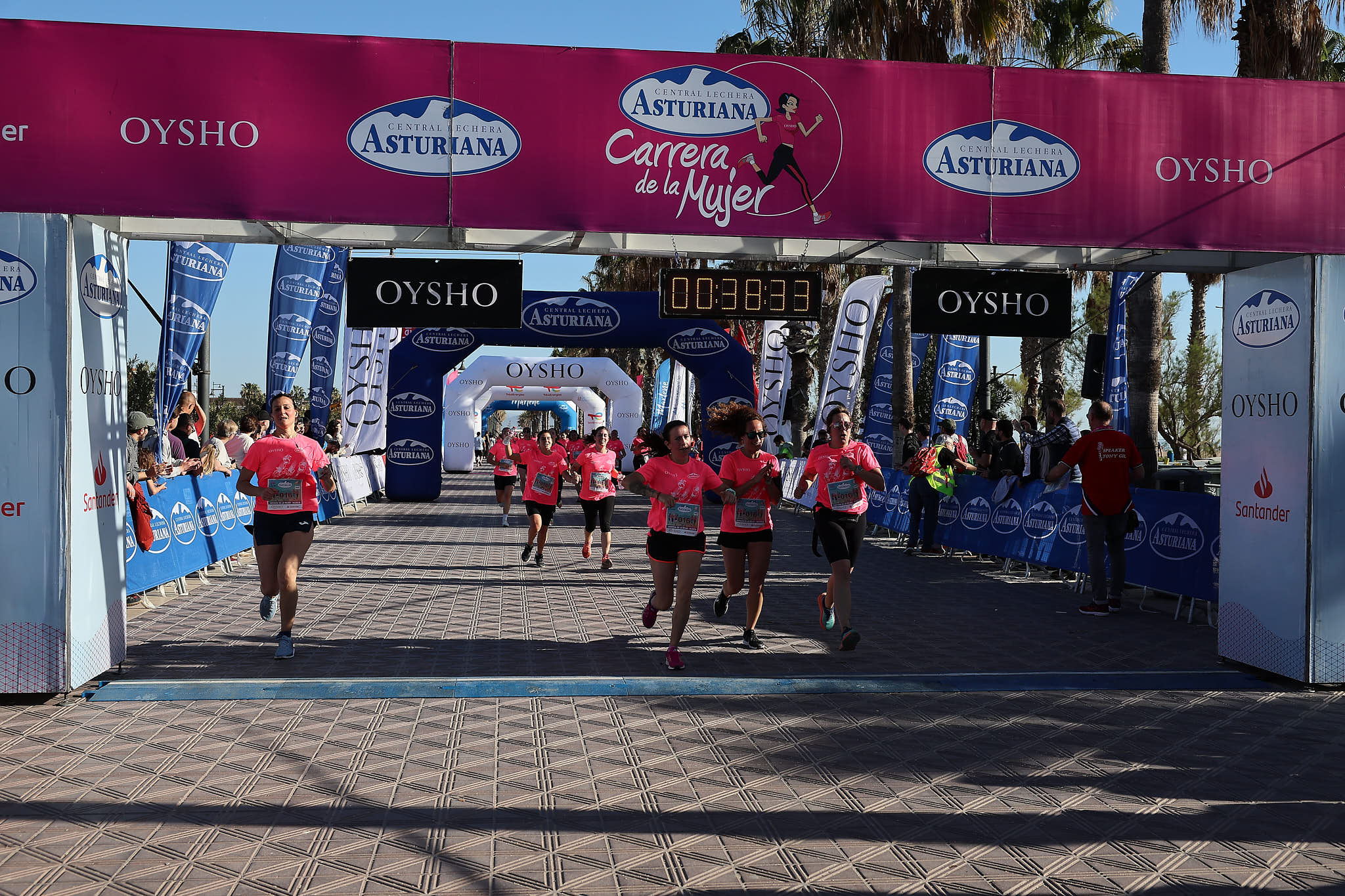Las mejores fotos de la Carrera de la Mujer Central Lechera Asturiana de Valencia 2024. 0513