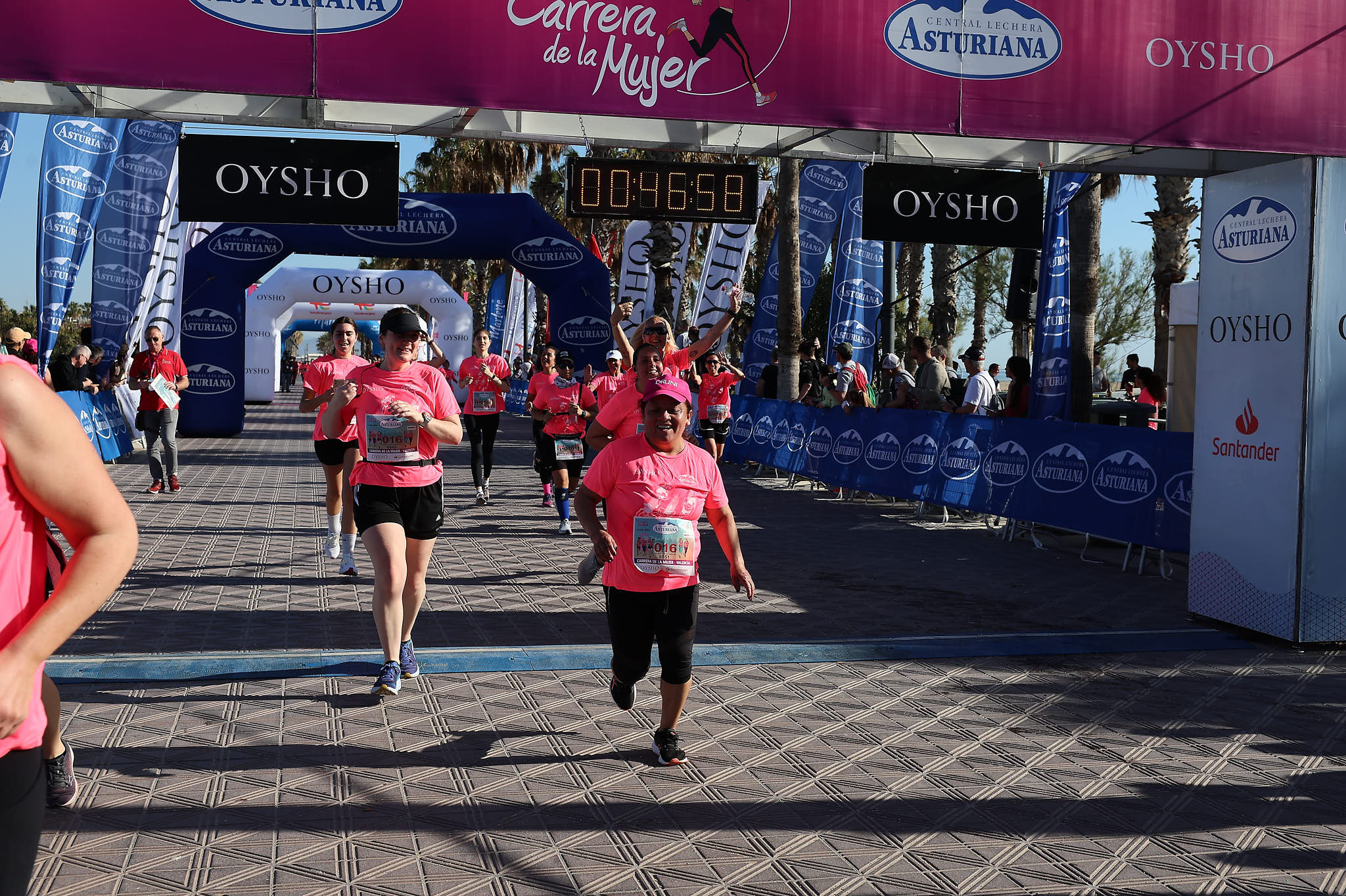 Las mejores fotos de la Carrera de la Mujer Central Lechera Asturiana de Valencia 2024. 0810