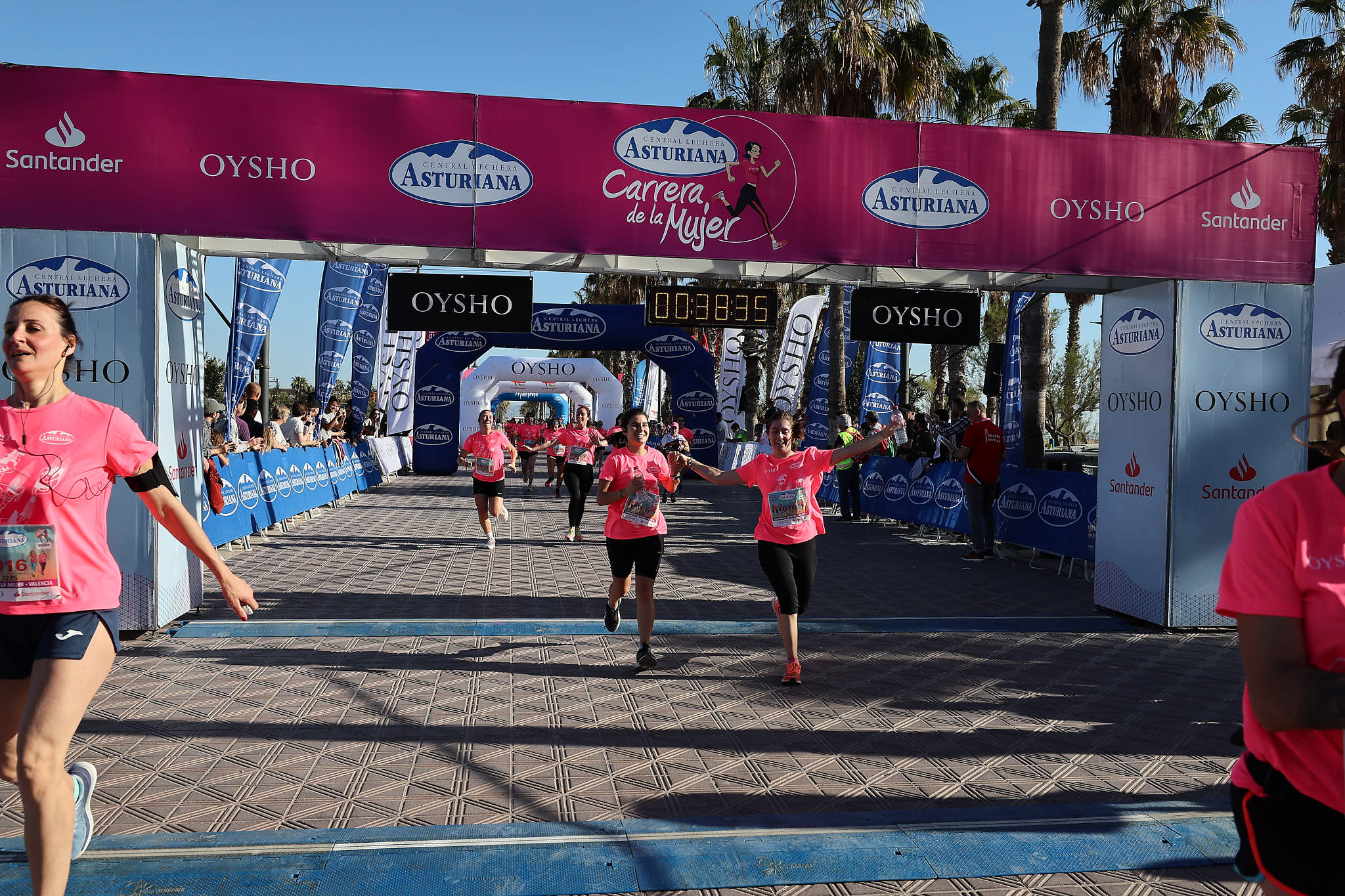 Las mejores fotos de la Carrera de la Mujer Central Lechera Asturiana de Valencia 2024. 0515