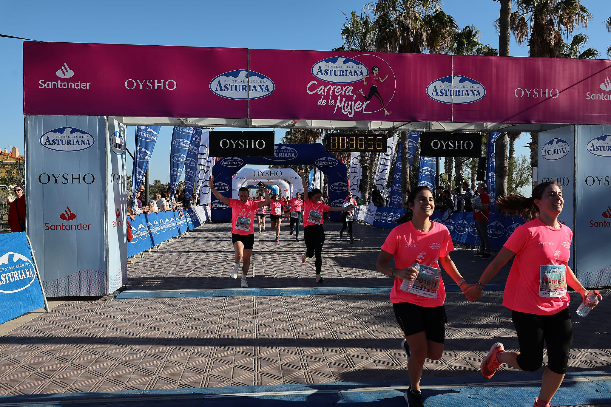 Las mejores fotos de la Carrera de la Mujer Central Lechera Asturiana de Valencia 2024. 0516