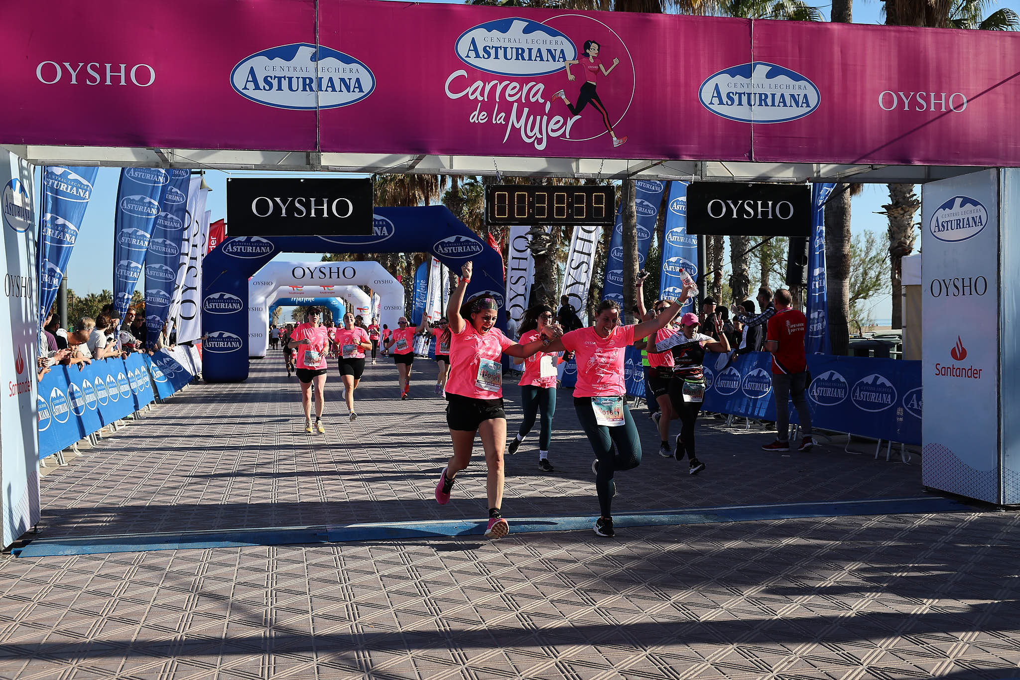 Las mejores fotos de la Carrera de la Mujer Central Lechera Asturiana de Valencia 2024. 0518