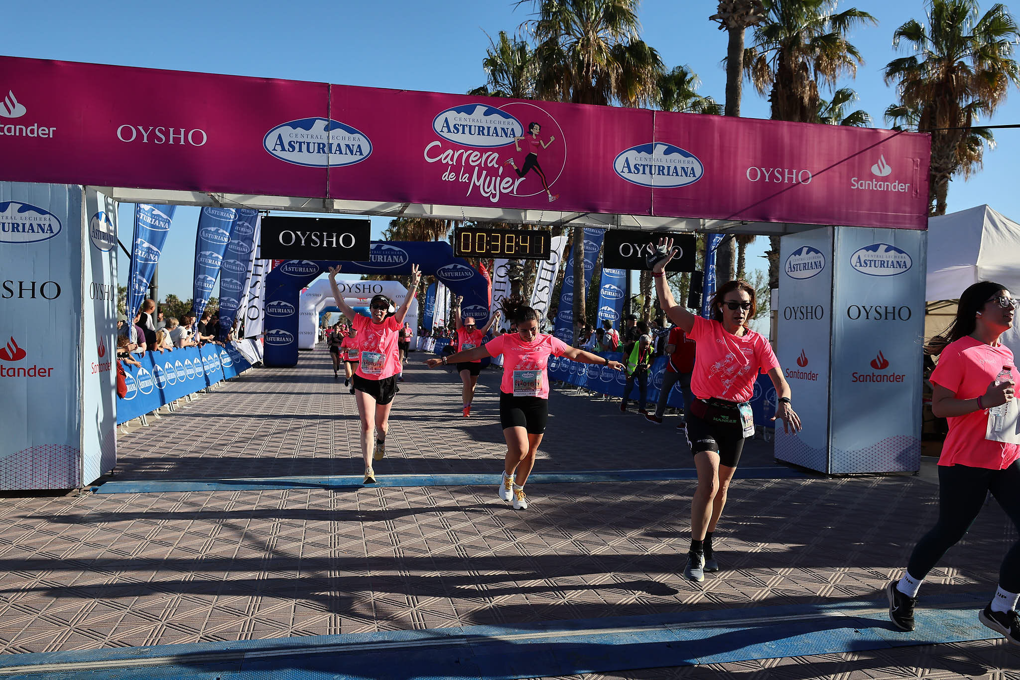 Las mejores fotos de la Carrera de la Mujer Central Lechera Asturiana de Valencia 2024. 0521