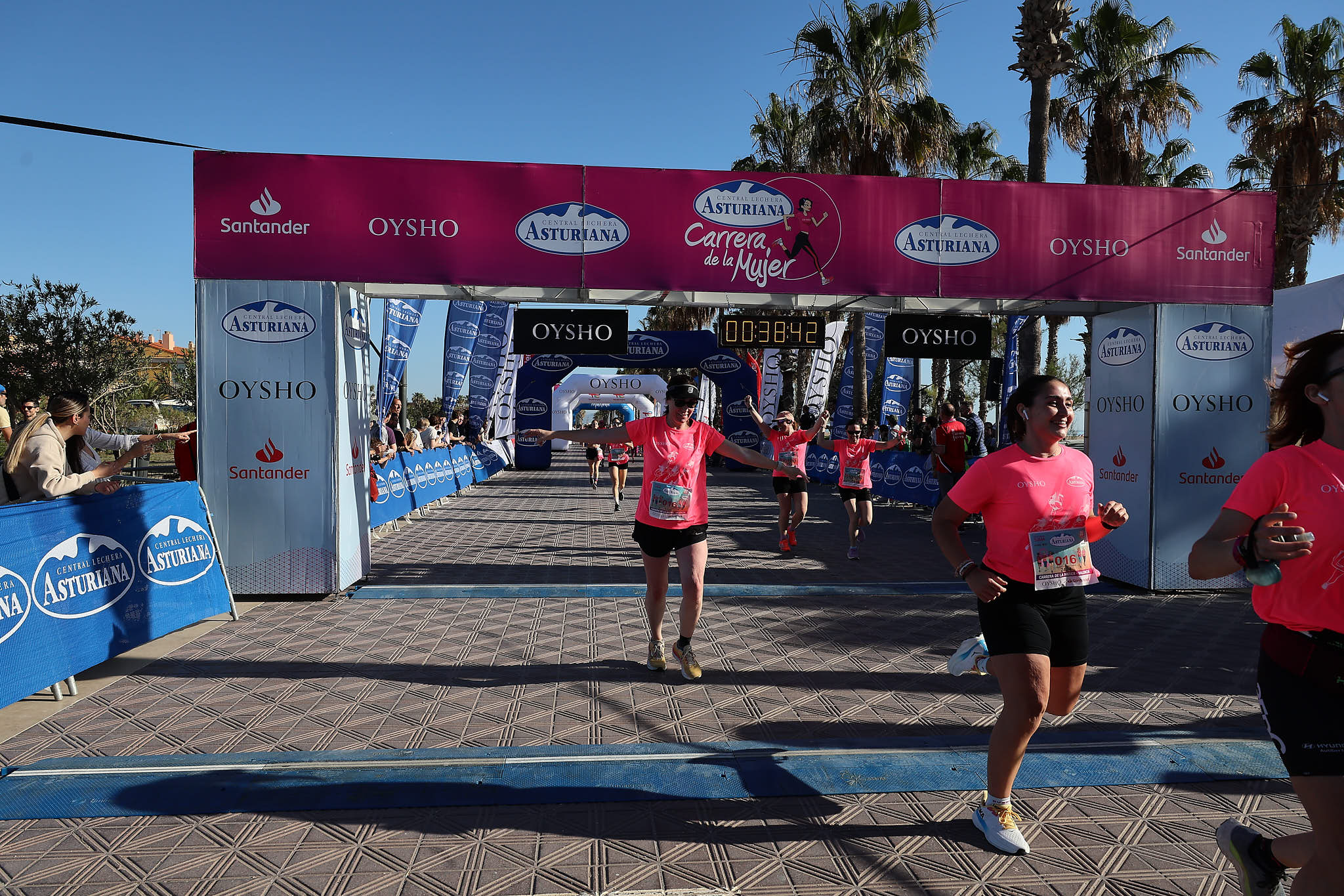 Las mejores fotos de la Carrera de la Mujer Central Lechera Asturiana de Valencia 2024. 0522