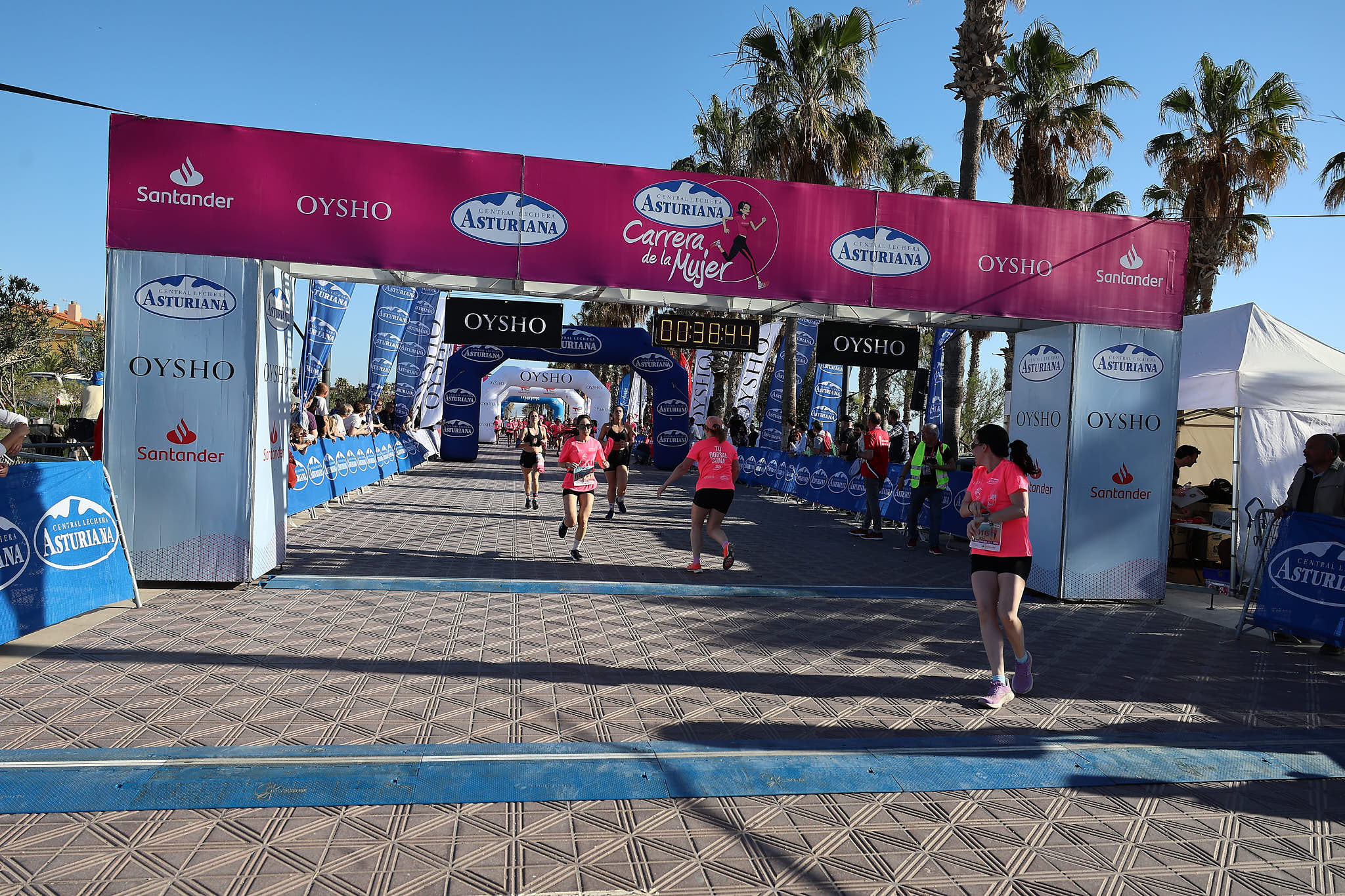 Las mejores fotos de la Carrera de la Mujer Central Lechera Asturiana de Valencia 2024. 0523