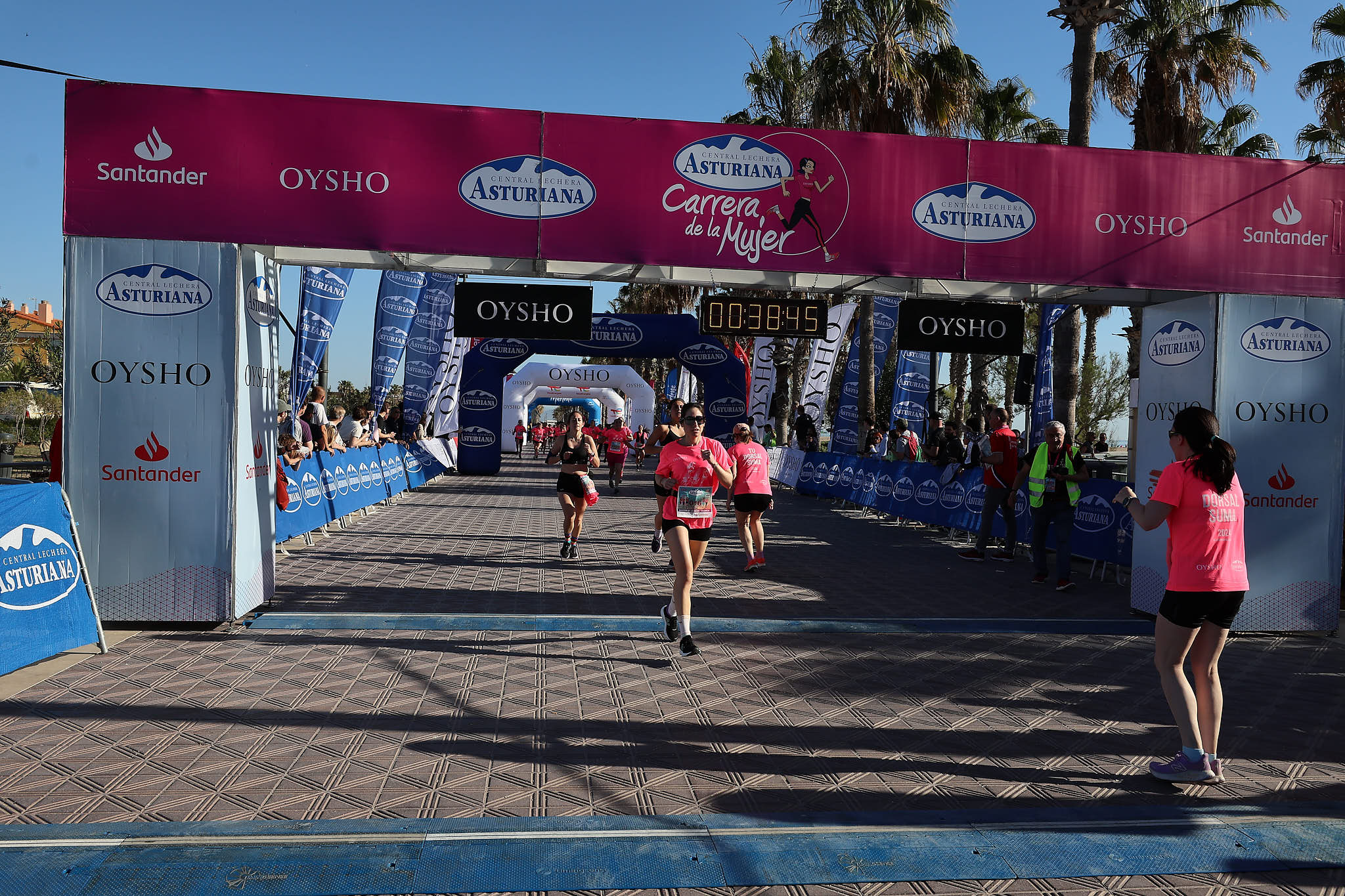 Las mejores fotos de la Carrera de la Mujer Central Lechera Asturiana de Valencia 2024. 0524