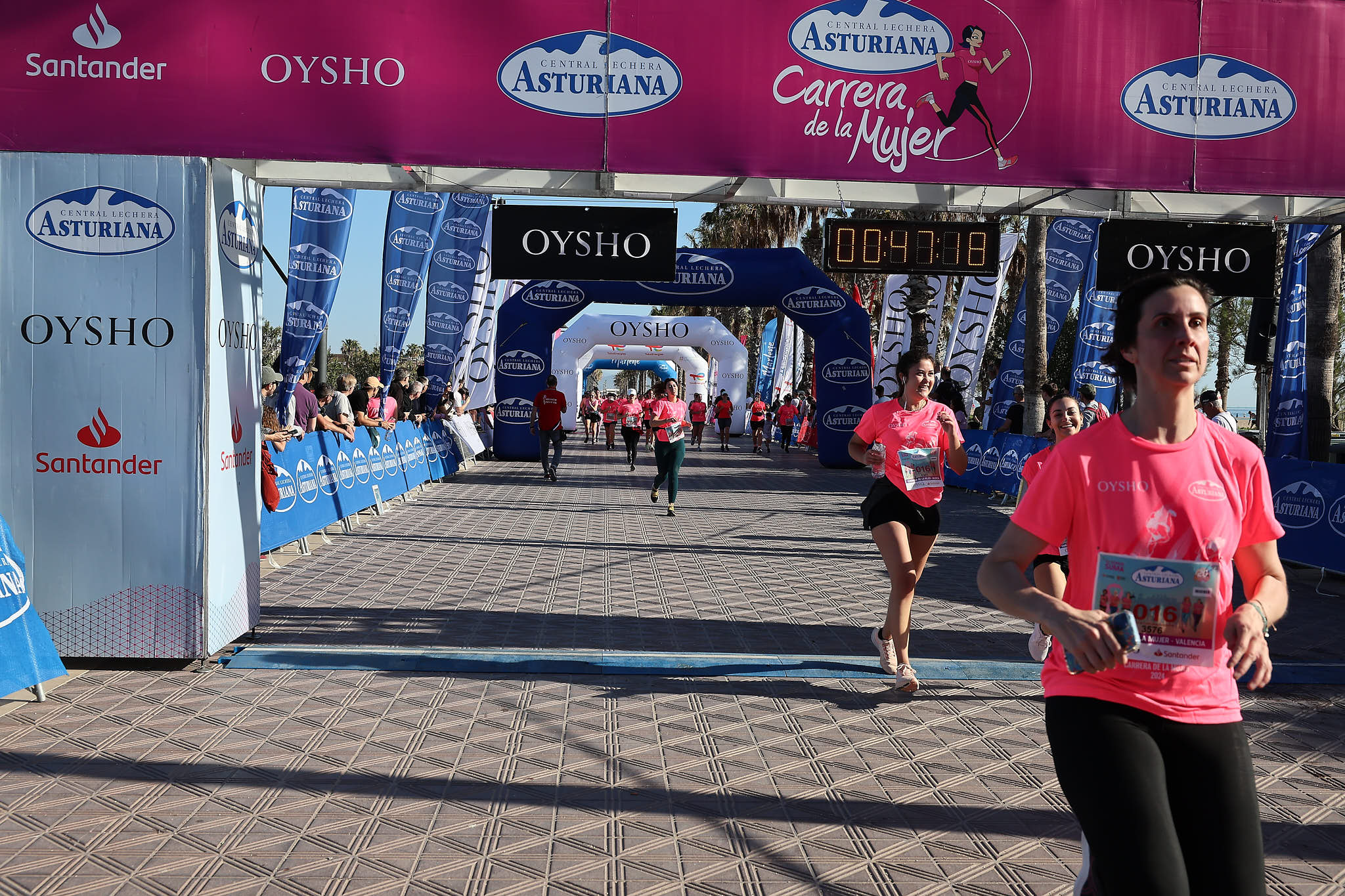 Las mejores fotos de la Carrera de la Mujer Central Lechera Asturiana de Valencia 2024. 0823