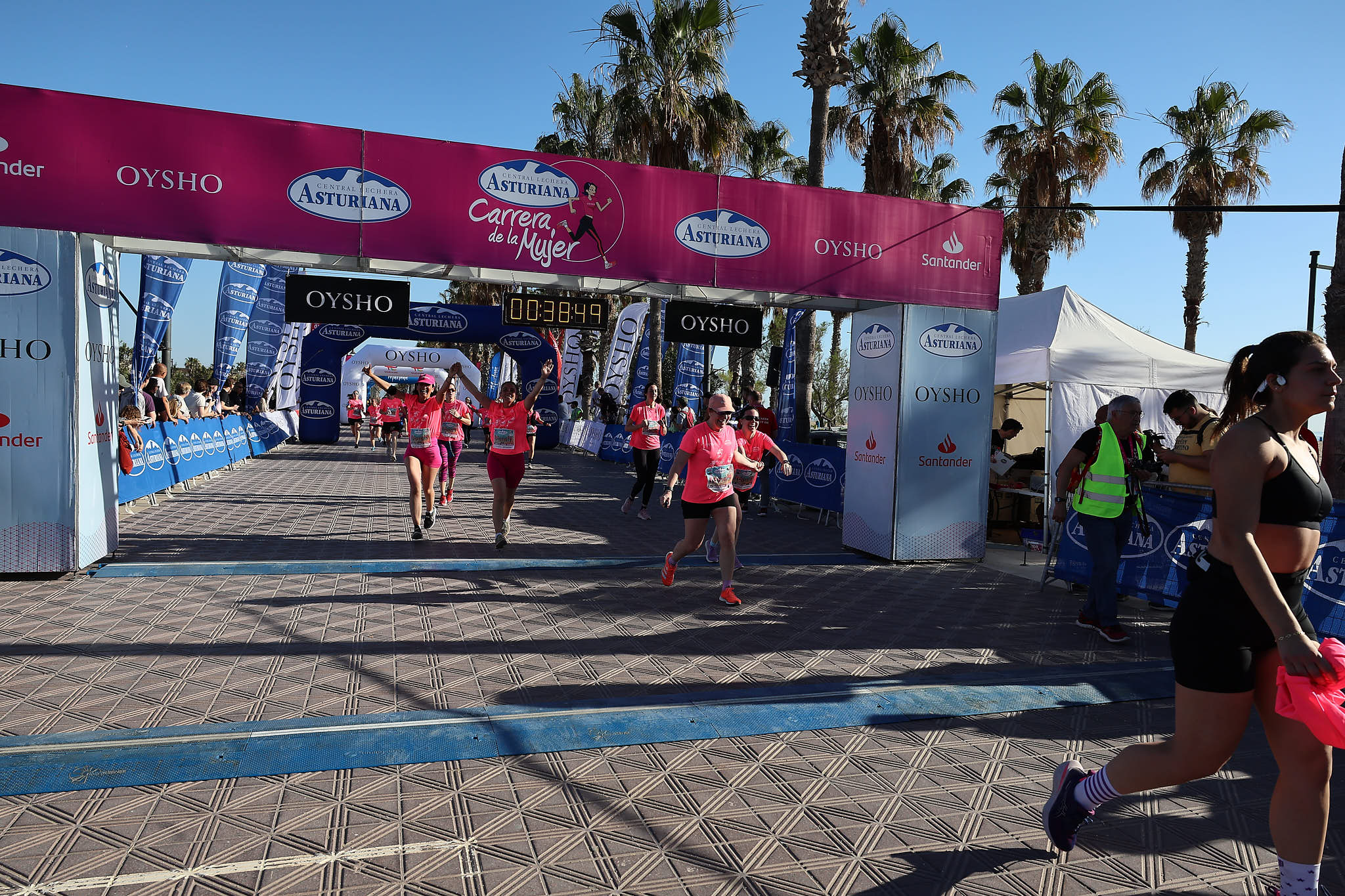 Las mejores fotos de la Carrera de la Mujer Central Lechera Asturiana de Valencia 2024. 0528