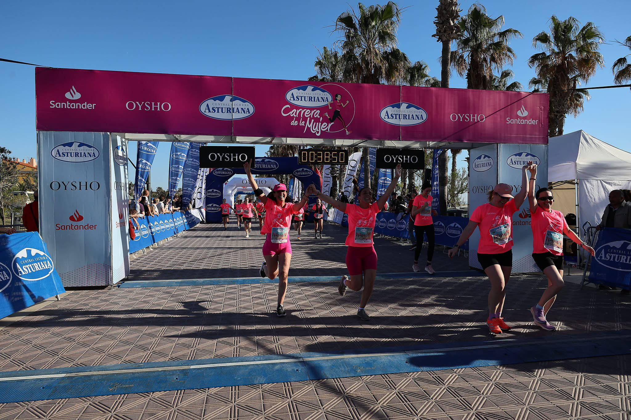 Las mejores fotos de la Carrera de la Mujer Central Lechera Asturiana de Valencia 2024. 0529
