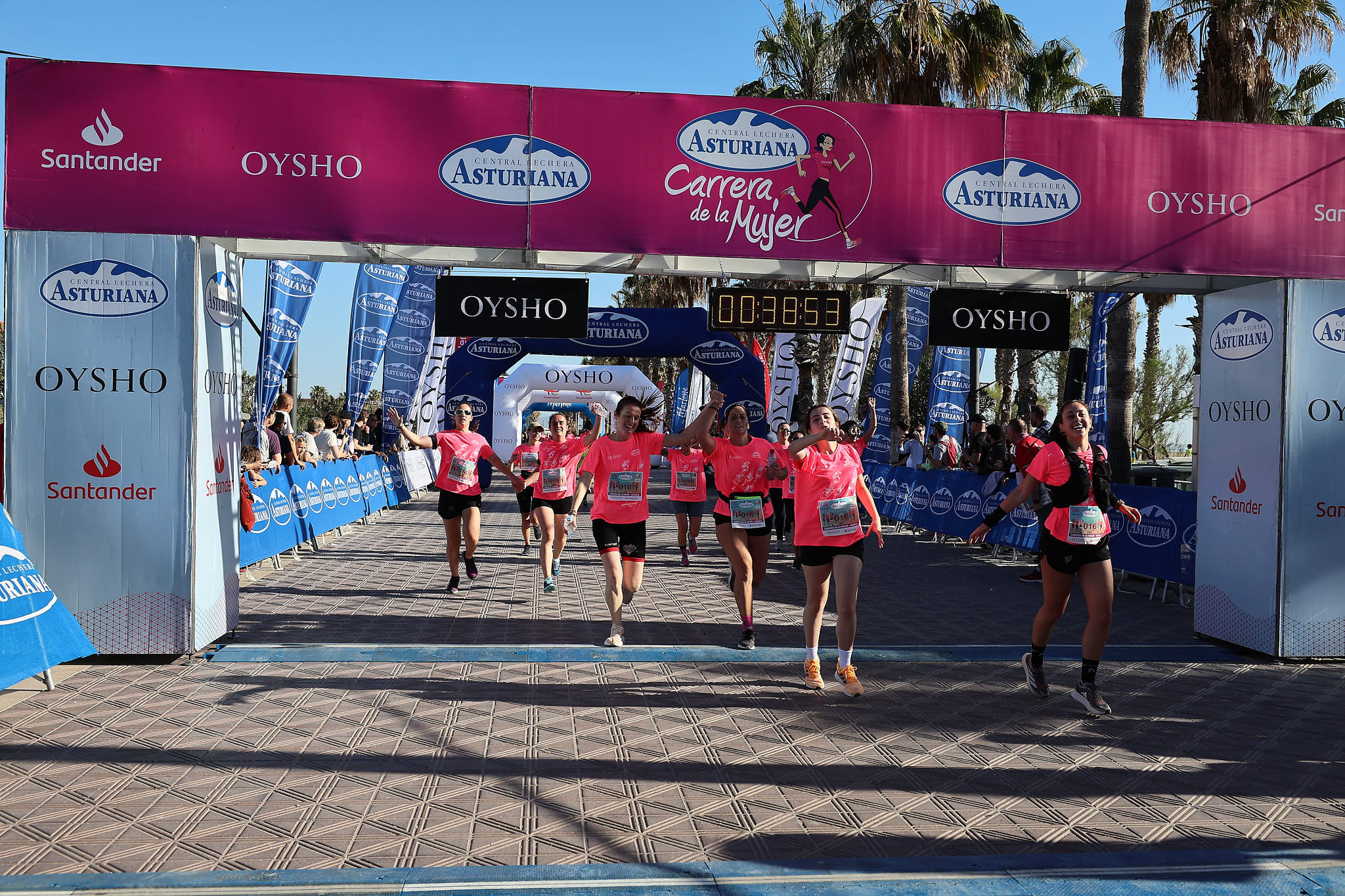 Las mejores fotos de la Carrera de la Mujer Central Lechera Asturiana de Valencia 2024. 0531