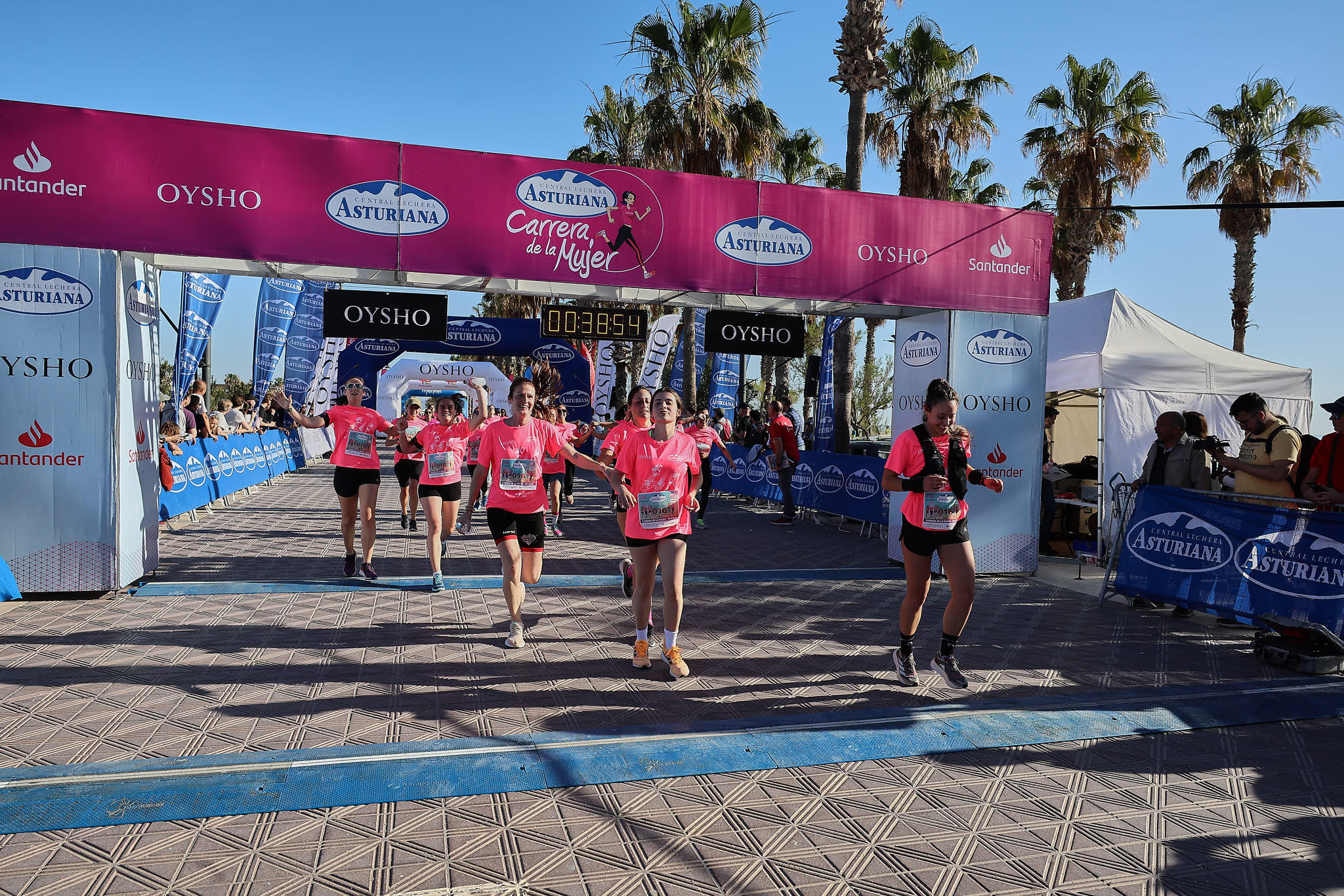 Las mejores fotos de la Carrera de la Mujer Central Lechera Asturiana de Valencia 2024. 0532