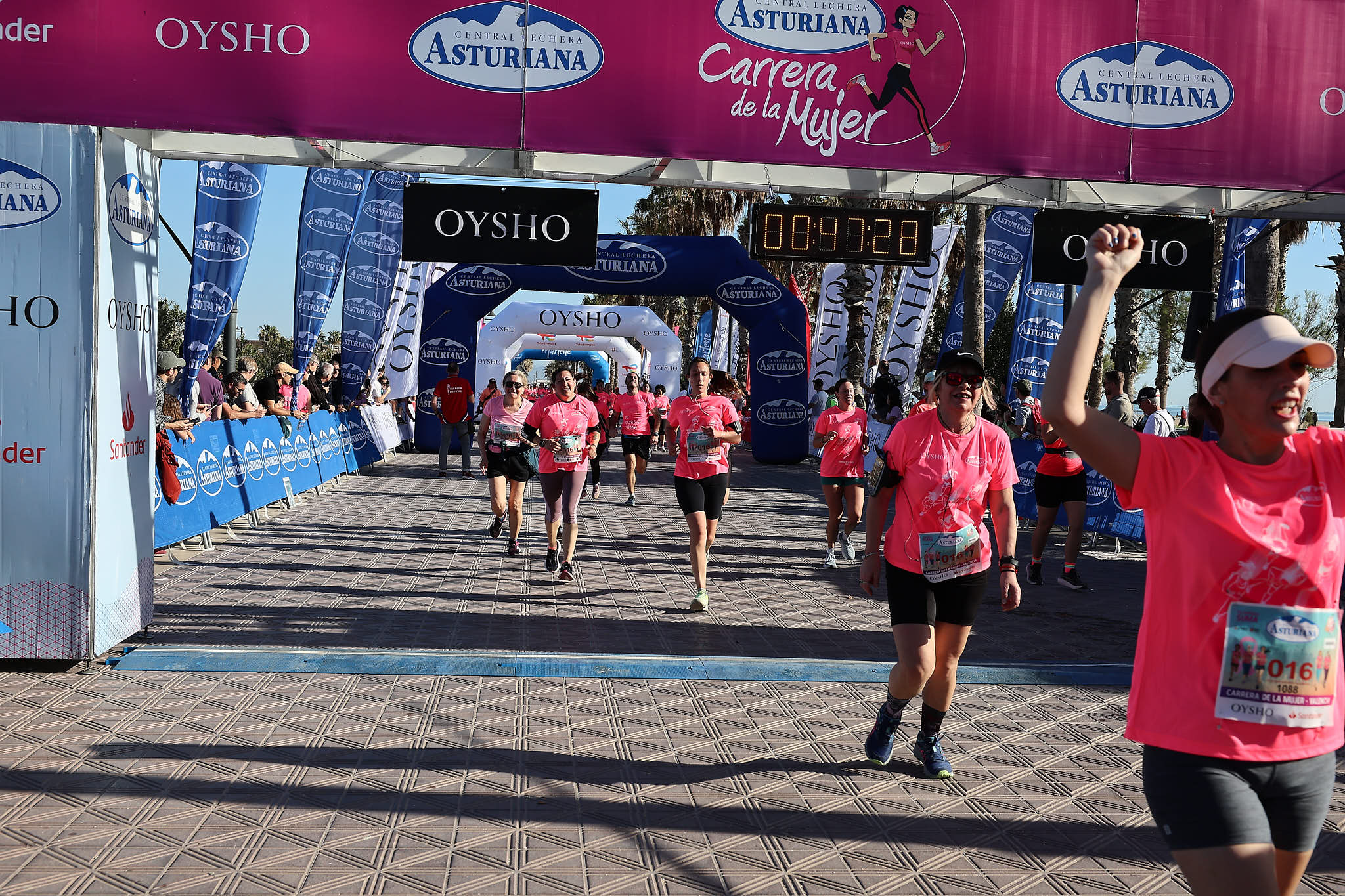 Las mejores fotos de la Carrera de la Mujer Central Lechera Asturiana de Valencia 2024. 0829
