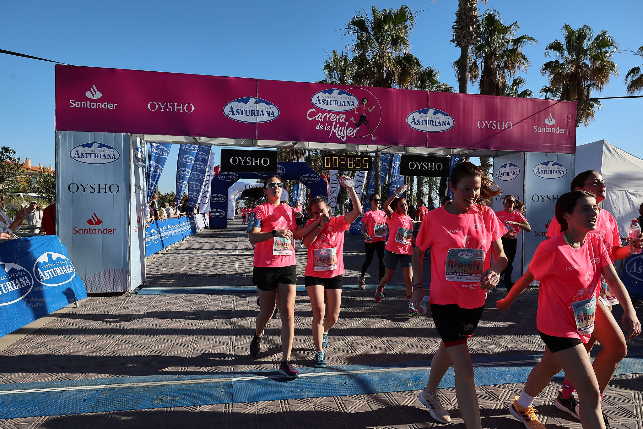 Las mejores fotos de la Carrera de la Mujer Central Lechera Asturiana de Valencia 2024. 0533