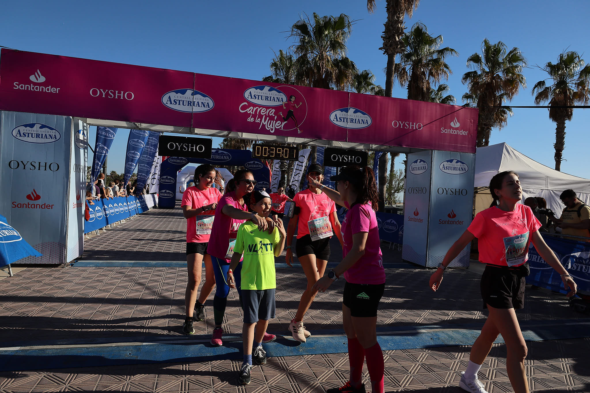 Las mejores fotos de la Carrera de la Mujer Central Lechera Asturiana de Valencia 2024. 0538