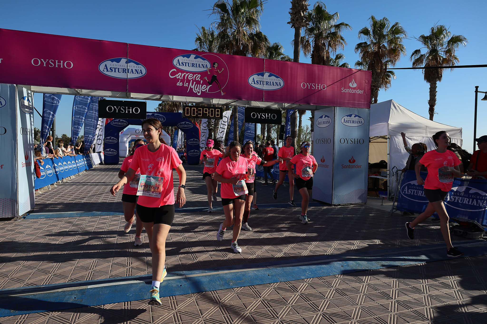 Las mejores fotos de la Carrera de la Mujer Central Lechera Asturiana de Valencia 2024. 0542