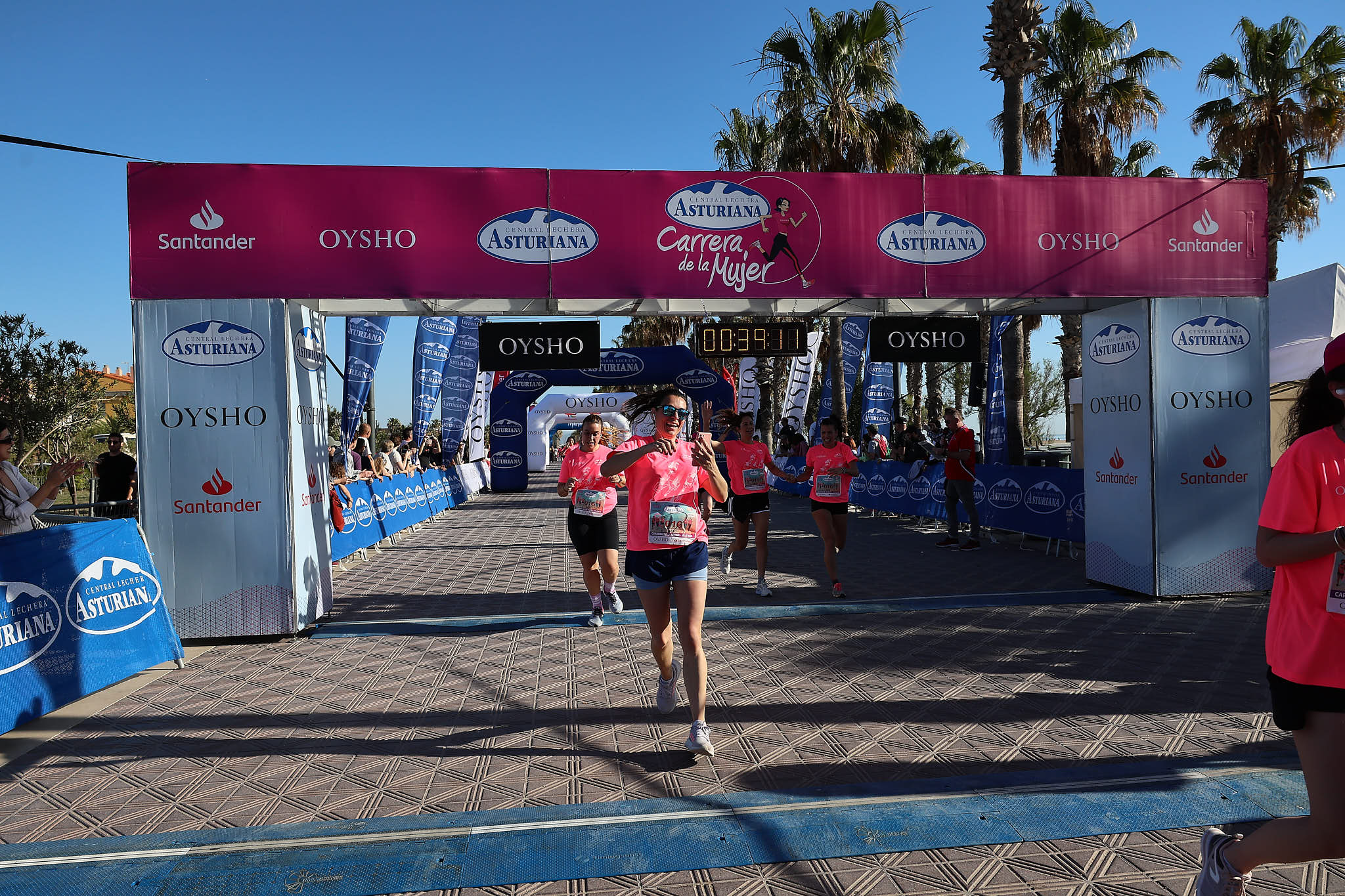 Las mejores fotos de la Carrera de la Mujer Central Lechera Asturiana de Valencia 2024. 0545