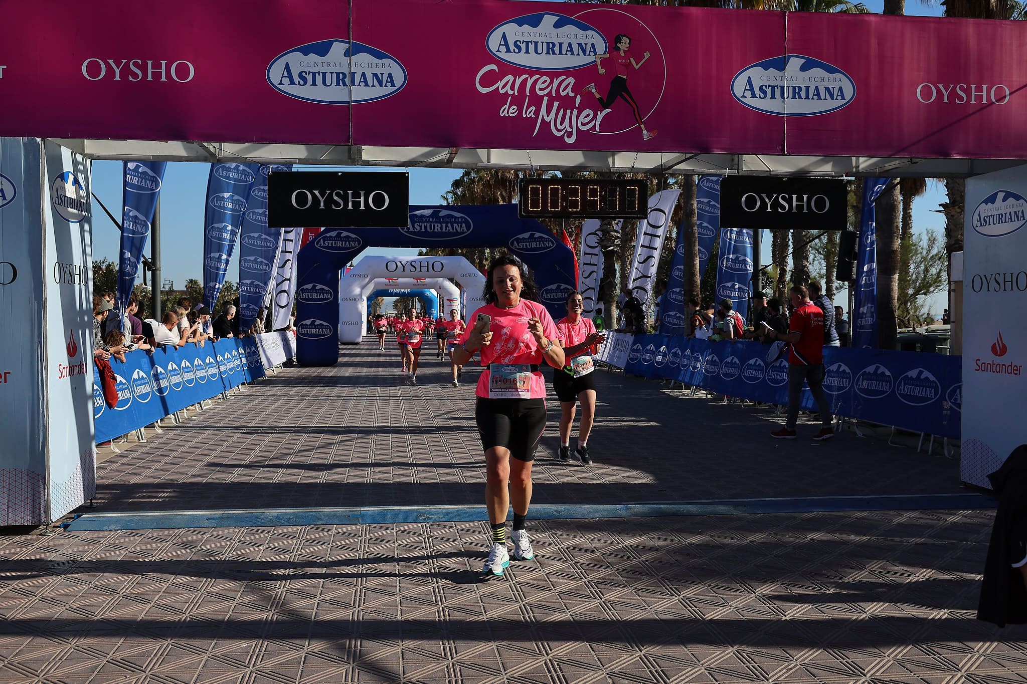 Las mejores fotos de la Carrera de la Mujer Central Lechera Asturiana de Valencia 2024. 0549