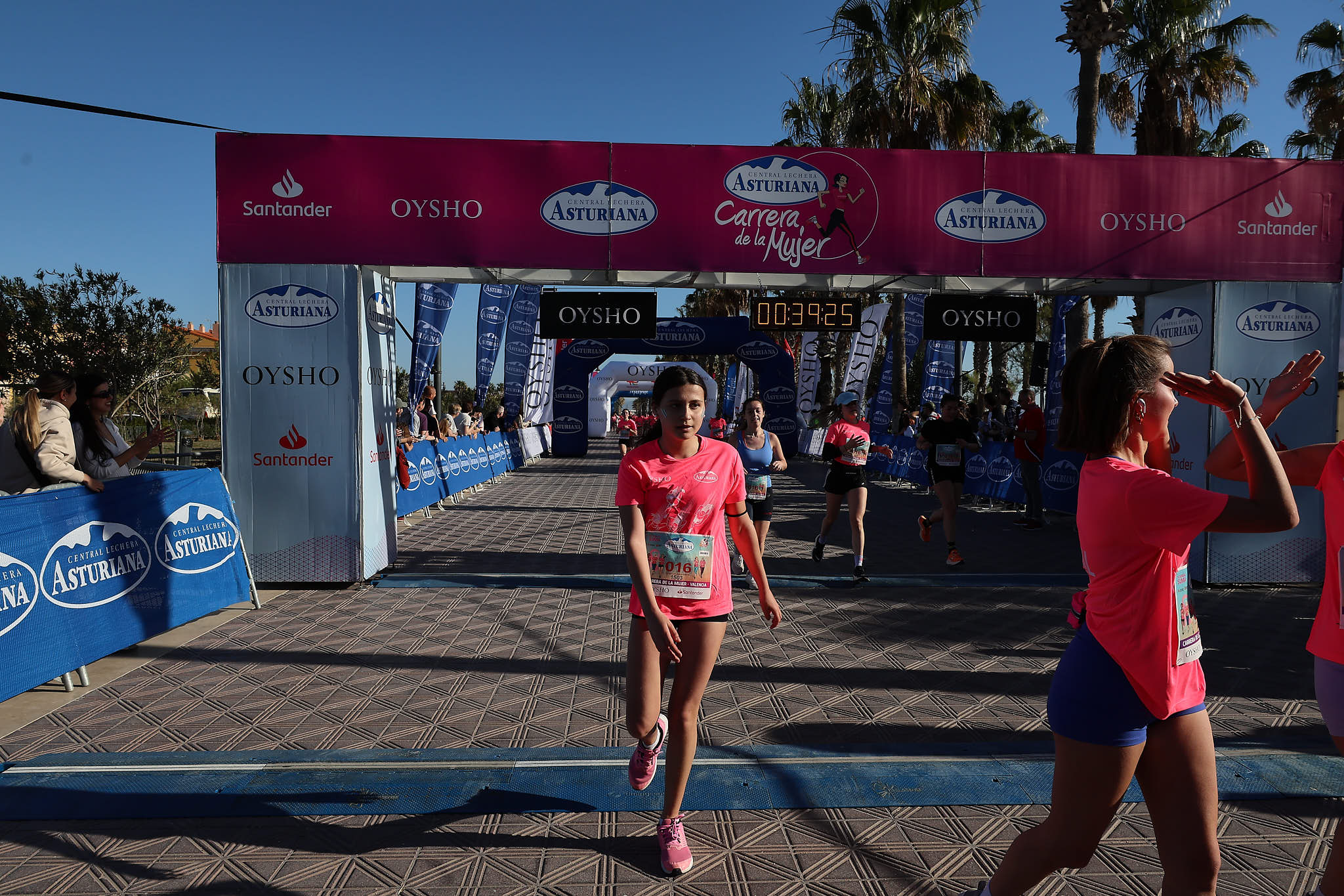 Las mejores fotos de la Carrera de la Mujer Central Lechera Asturiana de Valencia 2024. 0554