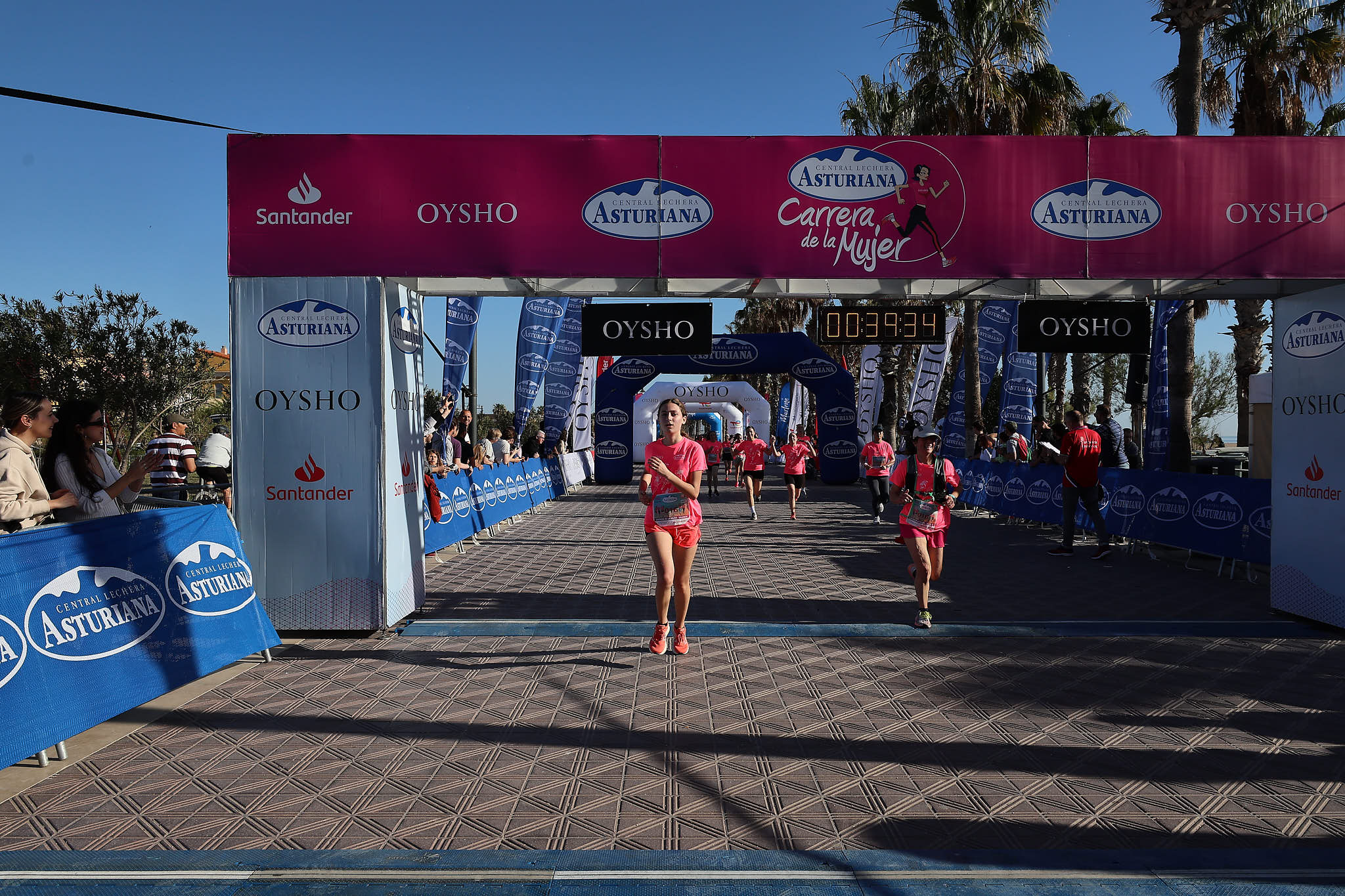 Las mejores fotos de la Carrera de la Mujer Central Lechera Asturiana de Valencia 2024. 0559