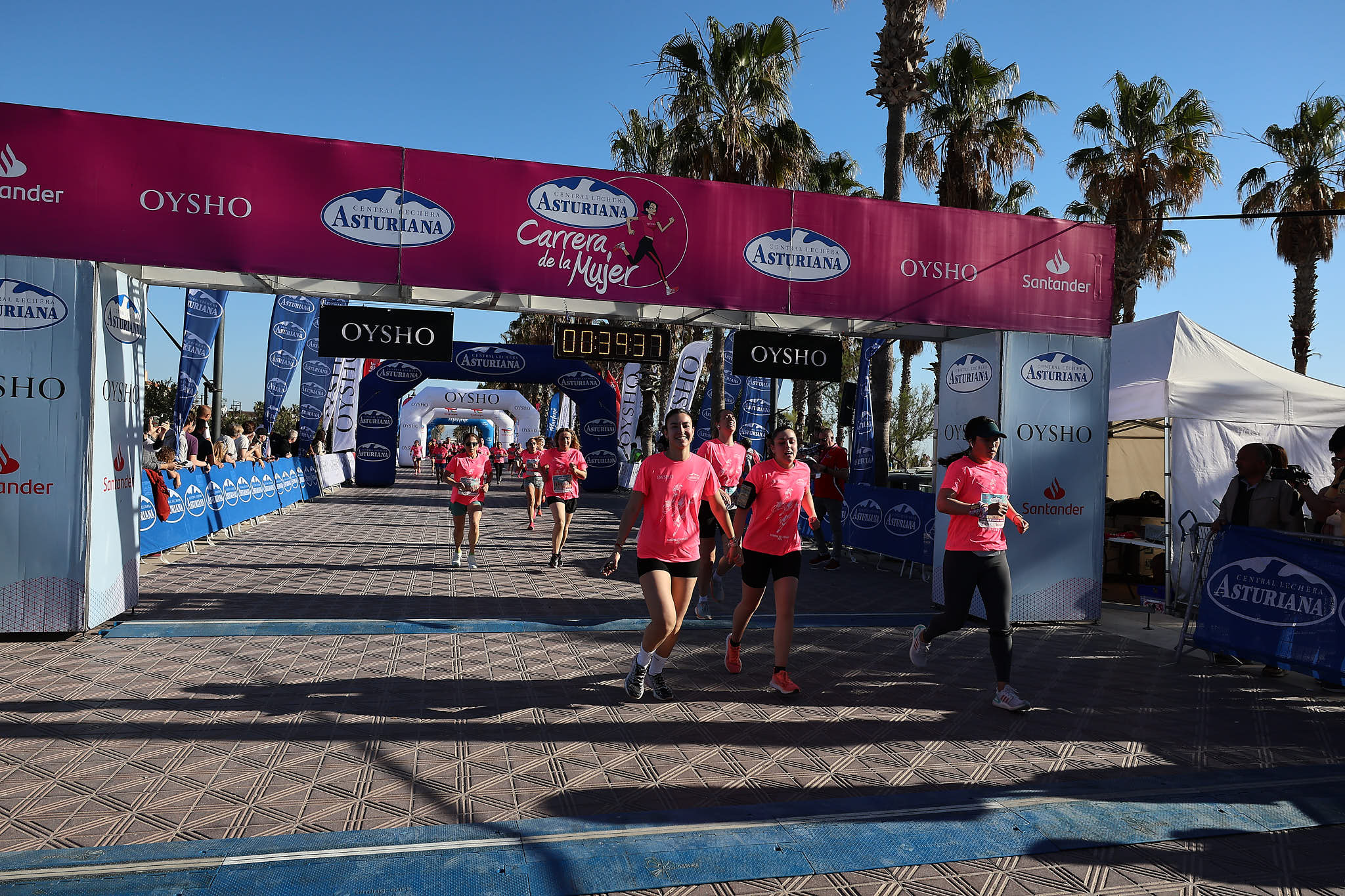 Las mejores fotos de la Carrera de la Mujer Central Lechera Asturiana de Valencia 2024. 0561