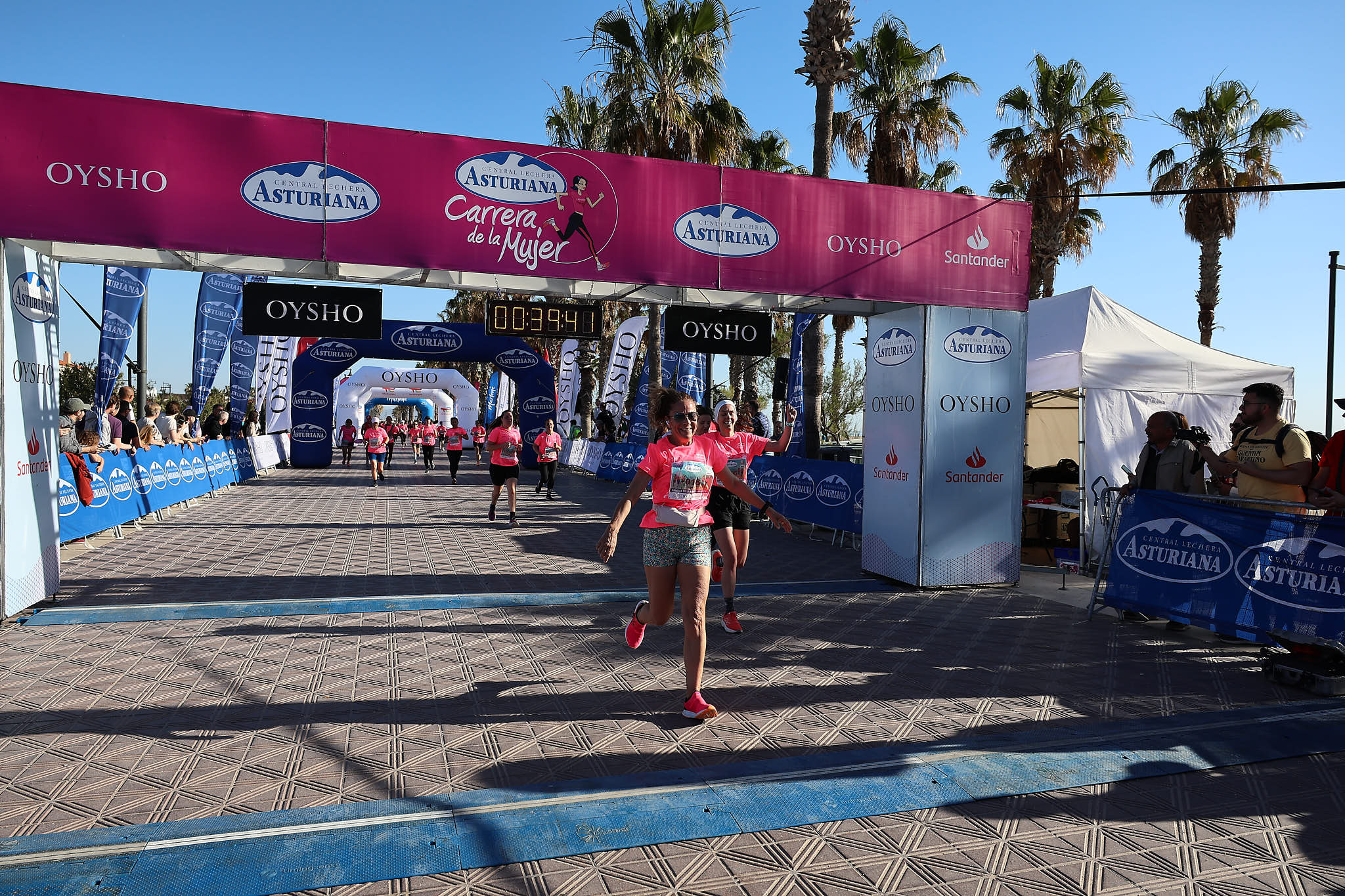 Las mejores fotos de la Carrera de la Mujer Central Lechera Asturiana de Valencia 2024. 0563
