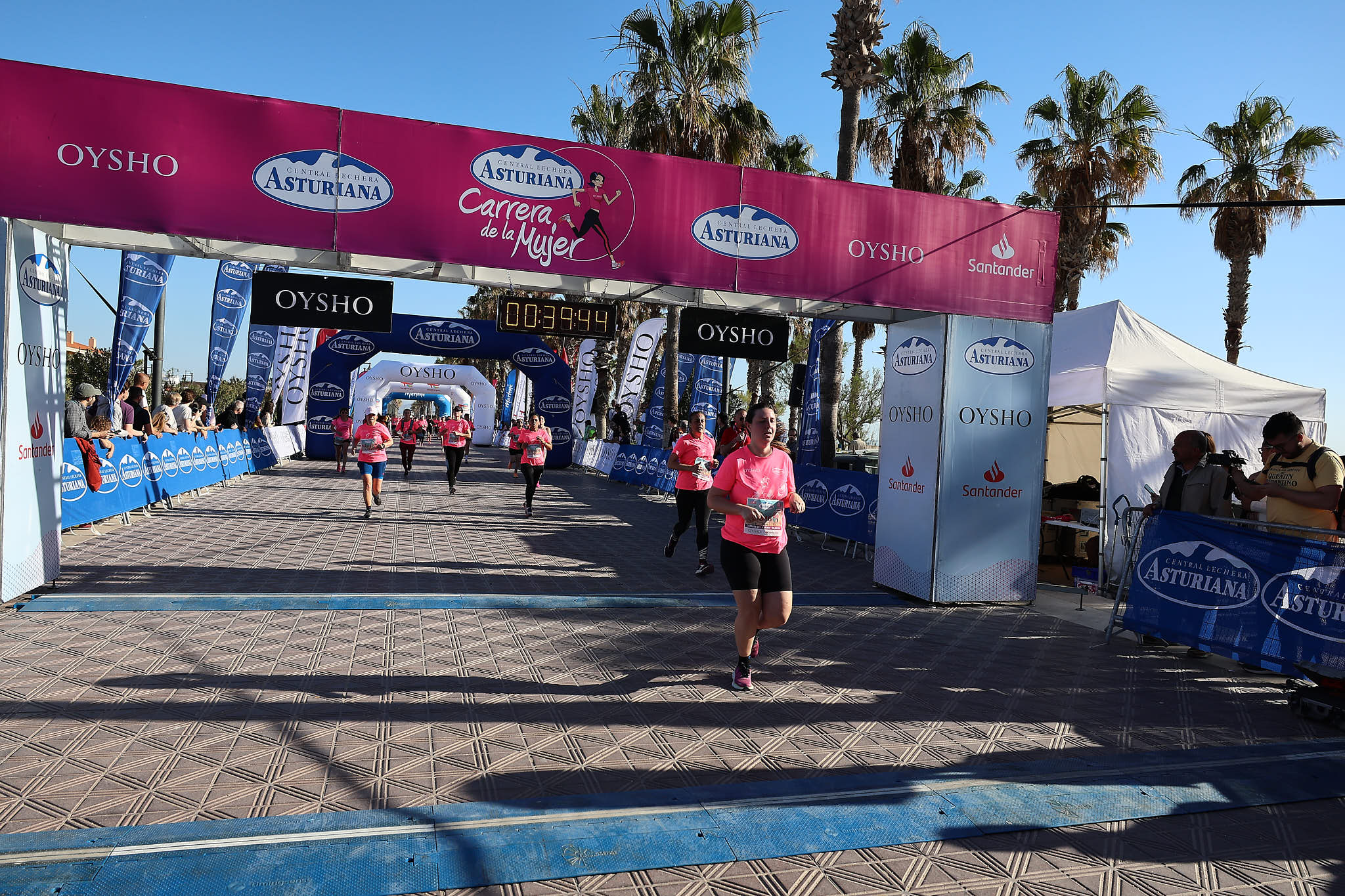 Las mejores fotos de la Carrera de la Mujer Central Lechera Asturiana de Valencia 2024. 0564