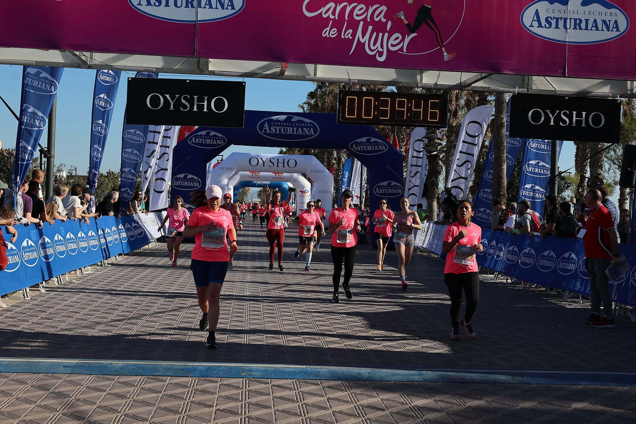 Las mejores fotos de la Carrera de la Mujer Central Lechera Asturiana de Valencia 2024. 0565