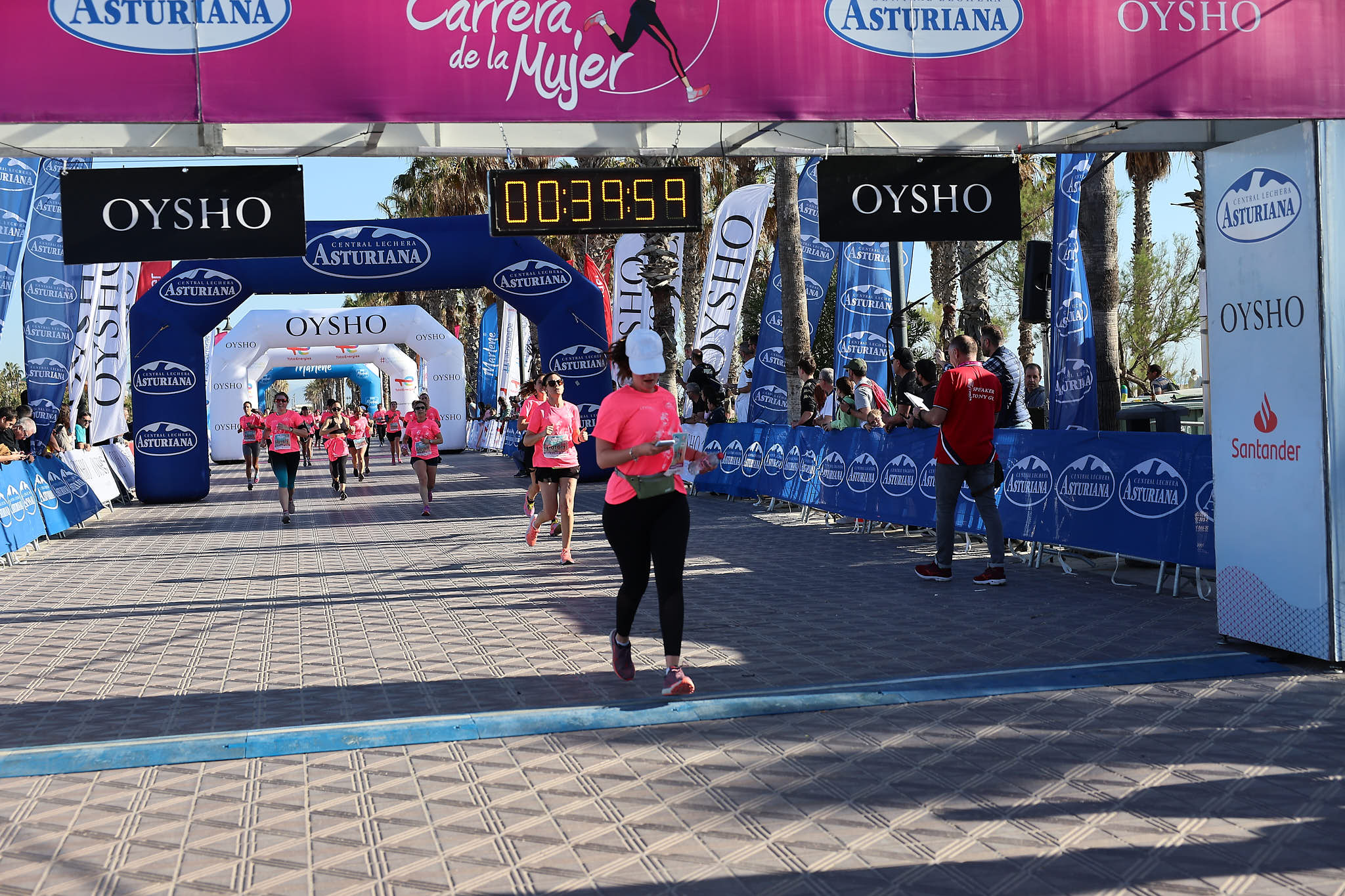 Las mejores fotos de la Carrera de la Mujer Central Lechera Asturiana de Valencia 2024. 0572