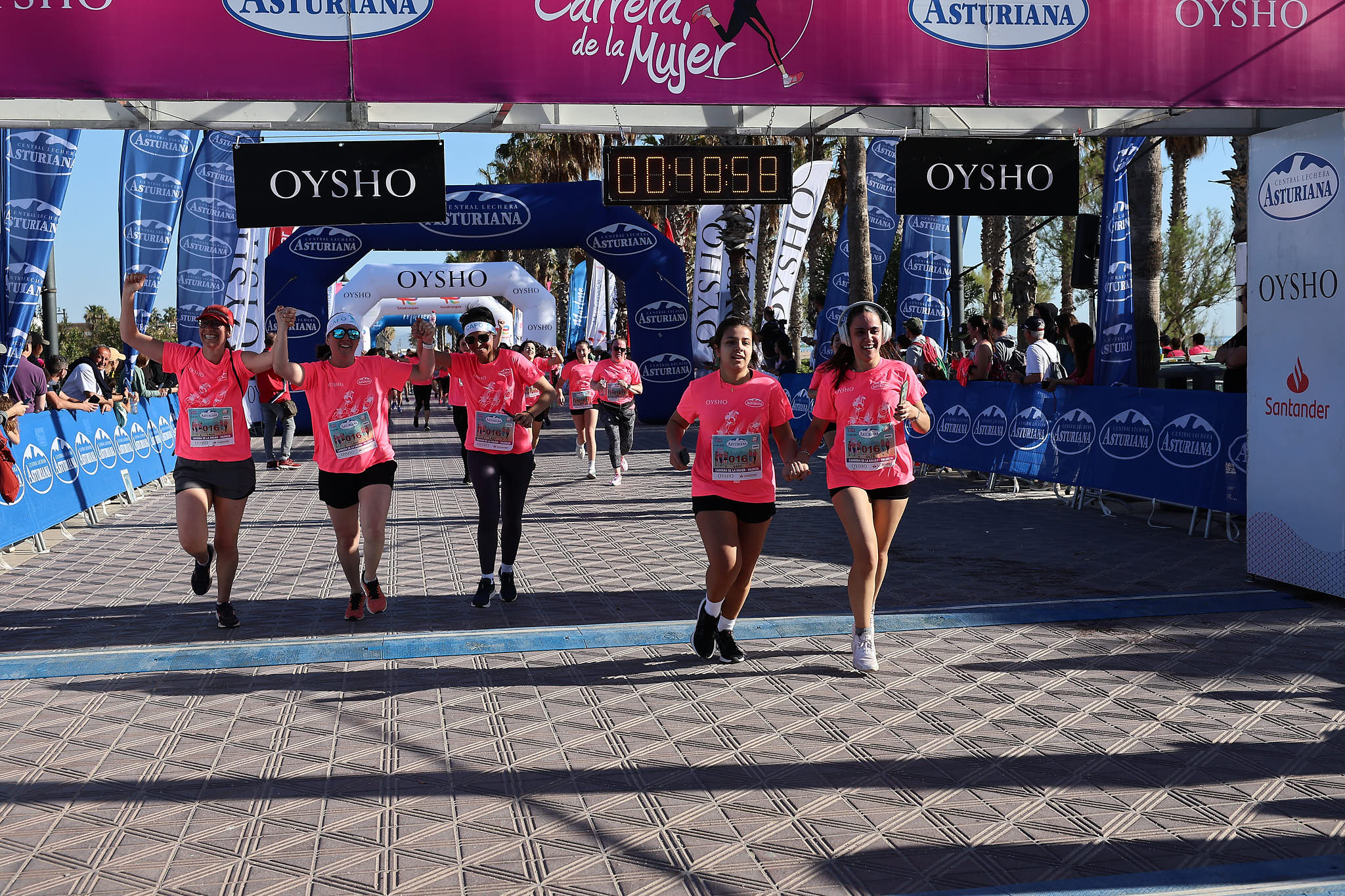 Las mejores fotos de la Carrera de la Mujer Central Lechera Asturiana de Valencia 2024. 0881
