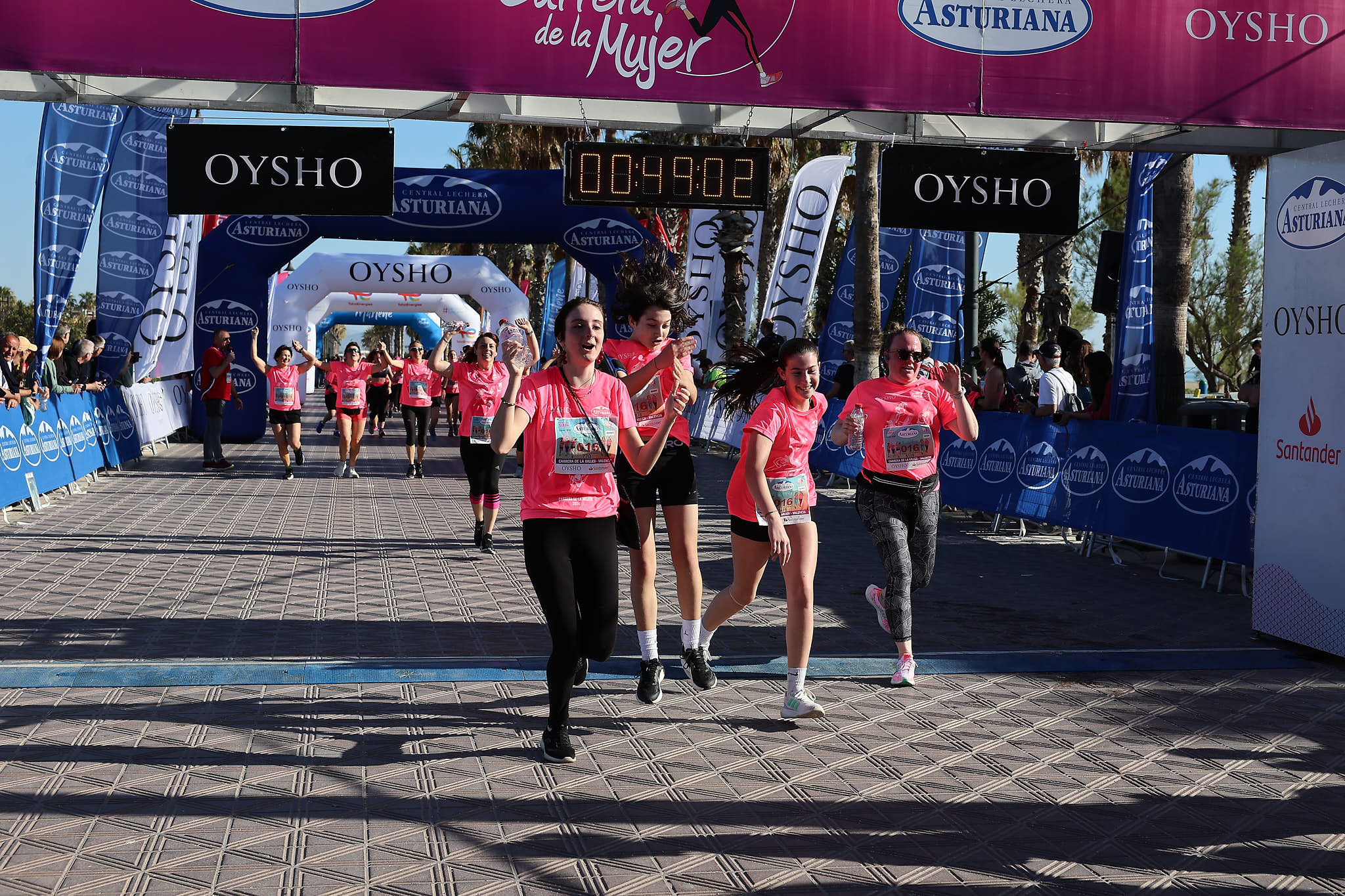 Las mejores fotos de la Carrera de la Mujer Central Lechera Asturiana de Valencia 2024. 0883