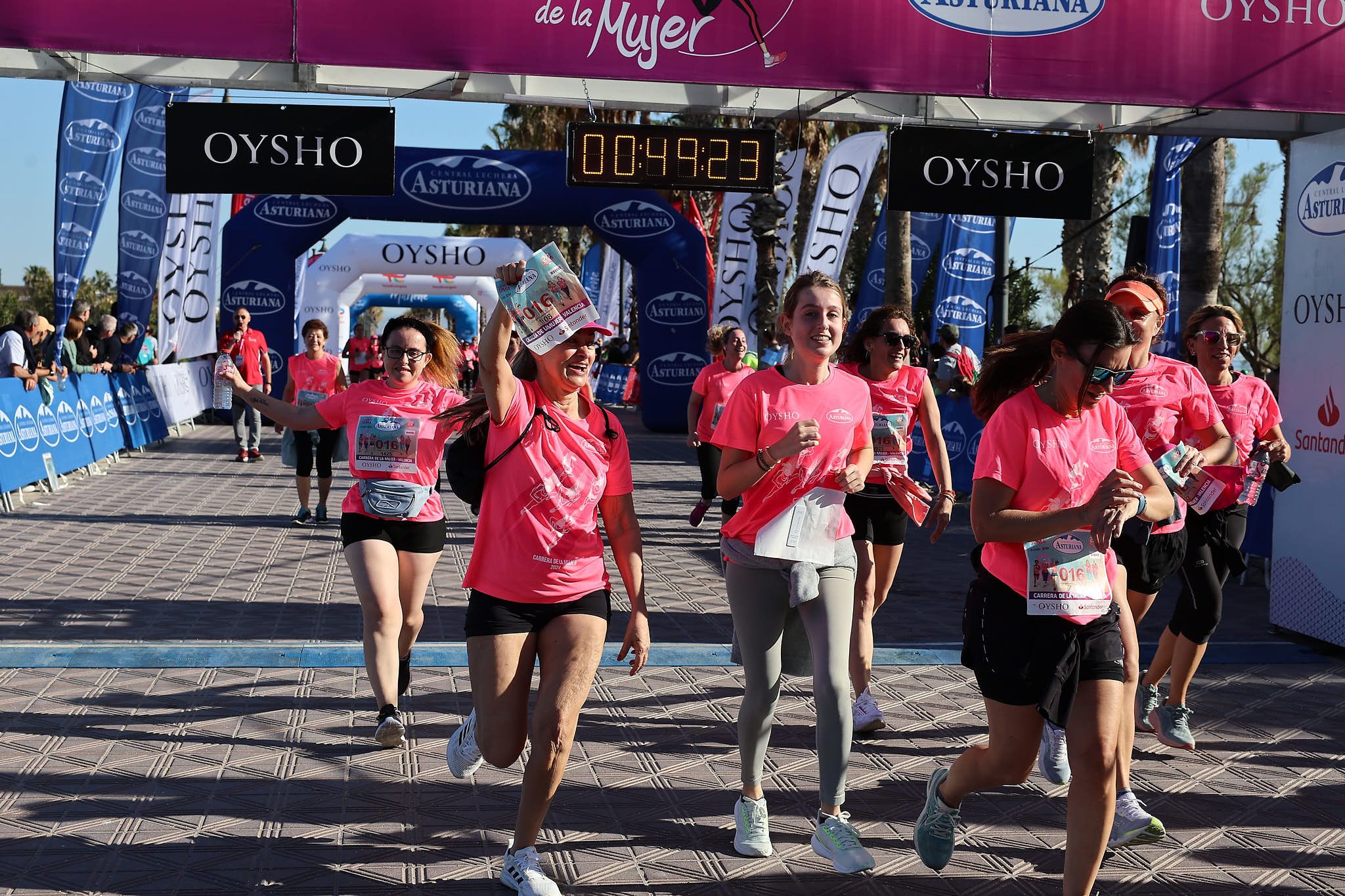 Las mejores fotos de la Carrera de la Mujer Central Lechera Asturiana de Valencia 2024. 0897