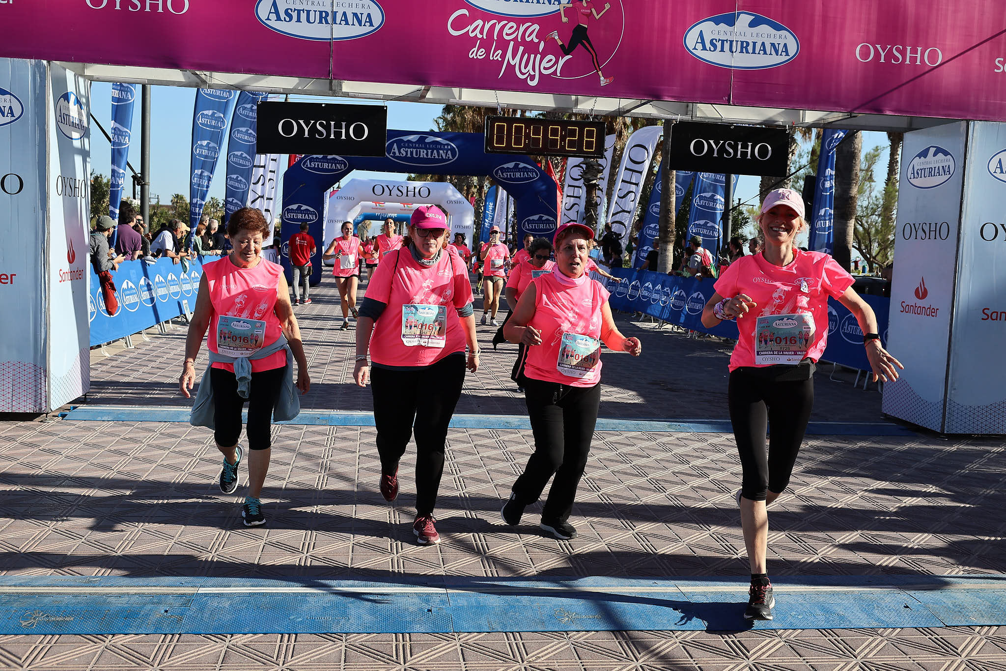 Las mejores fotos de la Carrera de la Mujer Central Lechera Asturiana de Valencia 2024. 0901