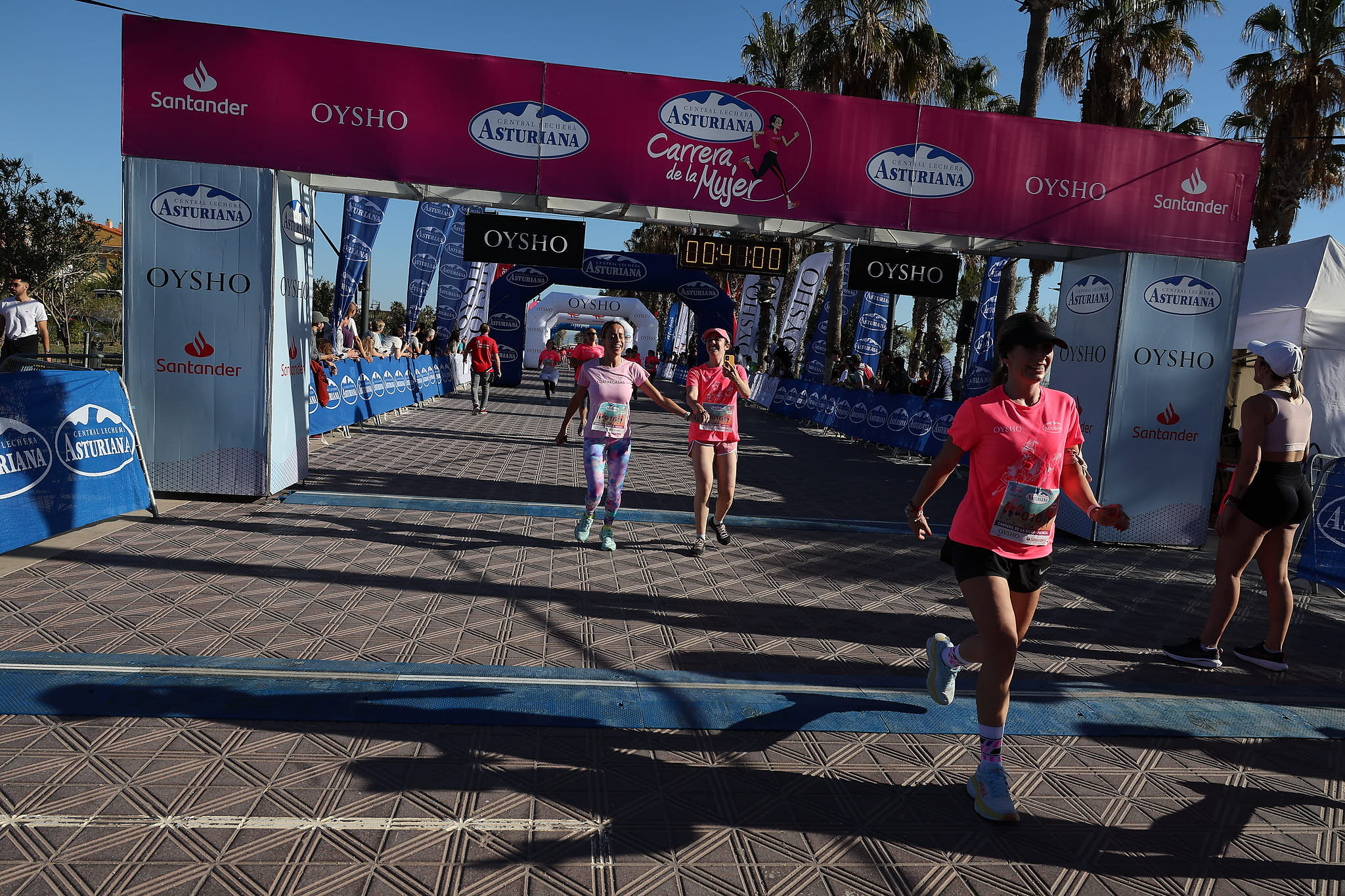 Las mejores fotos de la Carrera de la Mujer Central Lechera Asturiana de Valencia 2024. 0606
