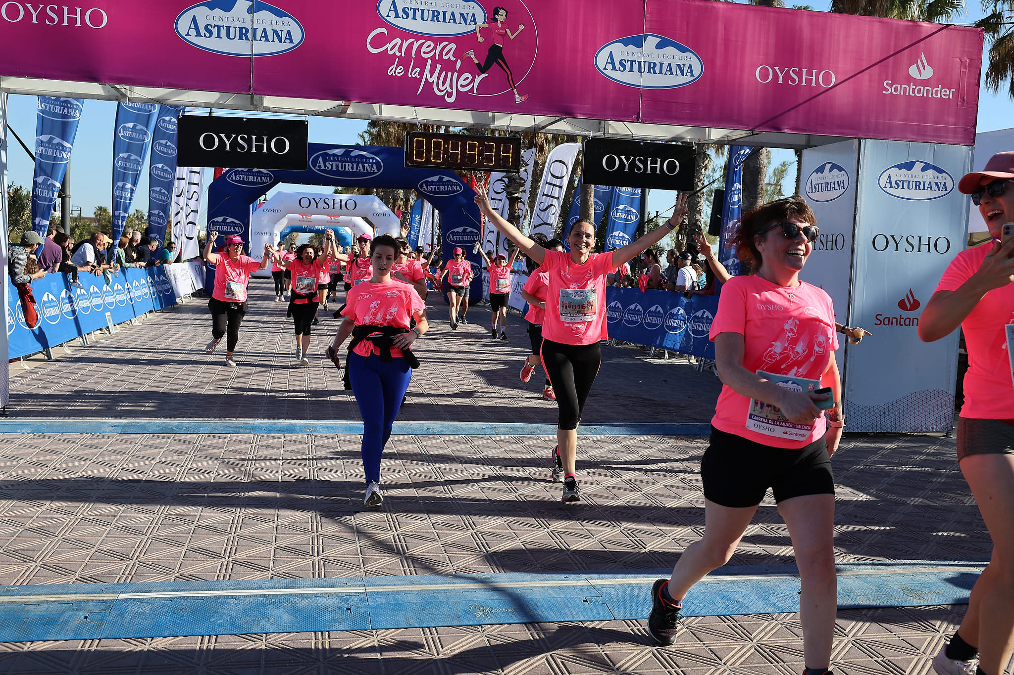 Las mejores fotos de la Carrera de la Mujer Central Lechera Asturiana de Valencia 2024. 0906