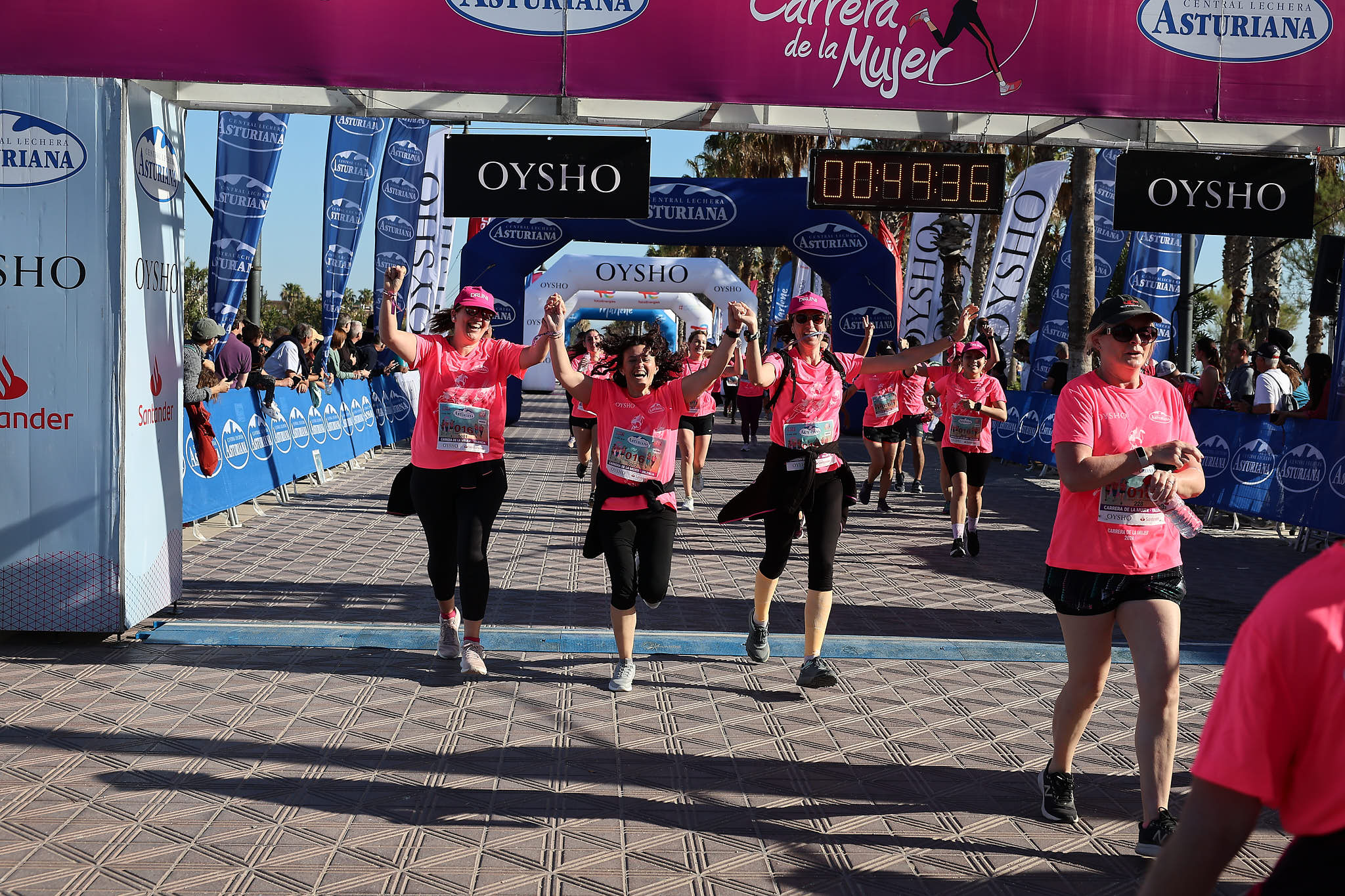 Las mejores fotos de la Carrera de la Mujer Central Lechera Asturiana de Valencia 2024. 0907