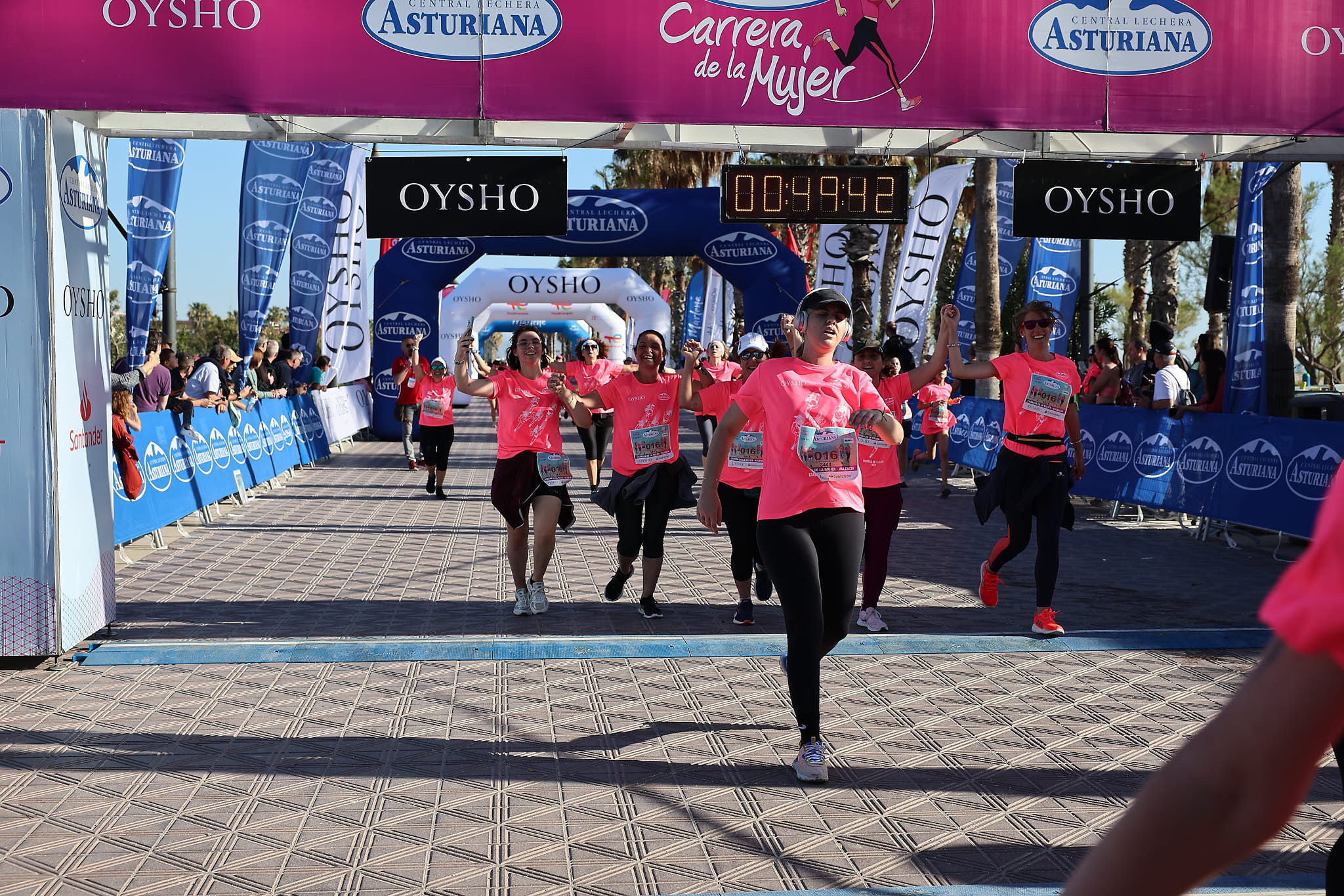 Las mejores fotos de la Carrera de la Mujer Central Lechera Asturiana de Valencia 2024. 0909