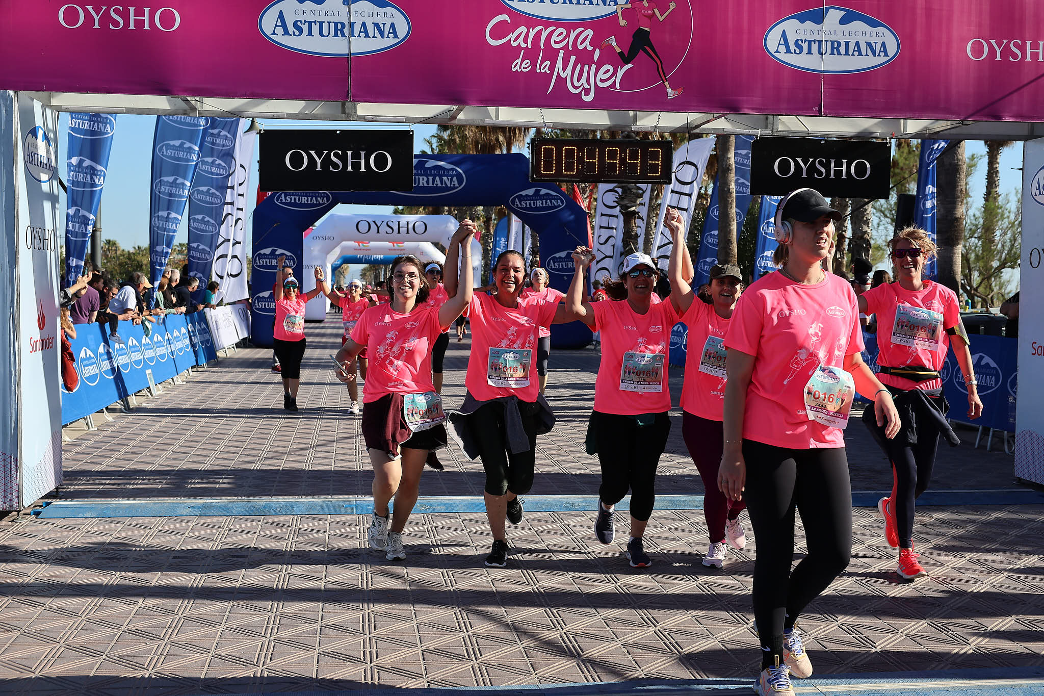 Las mejores fotos de la Carrera de la Mujer Central Lechera Asturiana de Valencia 2024. 0910