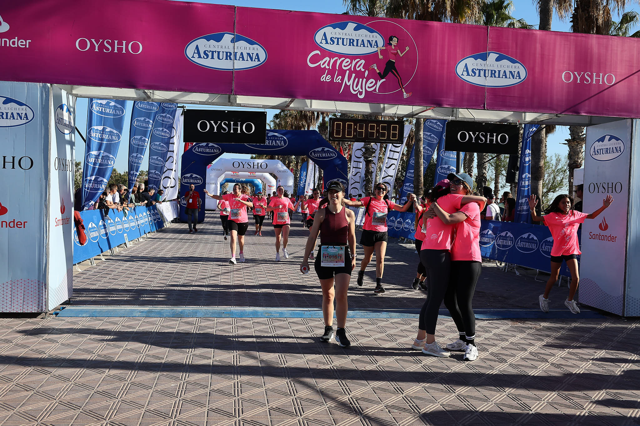 Las mejores fotos de la Carrera de la Mujer Central Lechera Asturiana de Valencia 2024. 0918