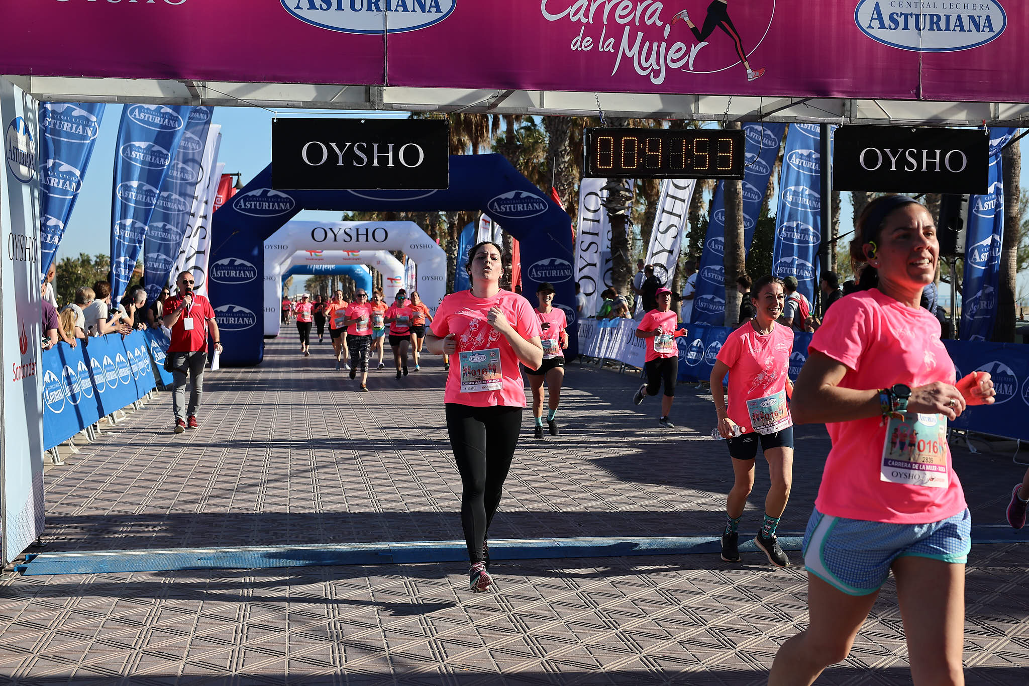 Las mejores fotos de la Carrera de la Mujer Central Lechera Asturiana de Valencia 2024. 0630