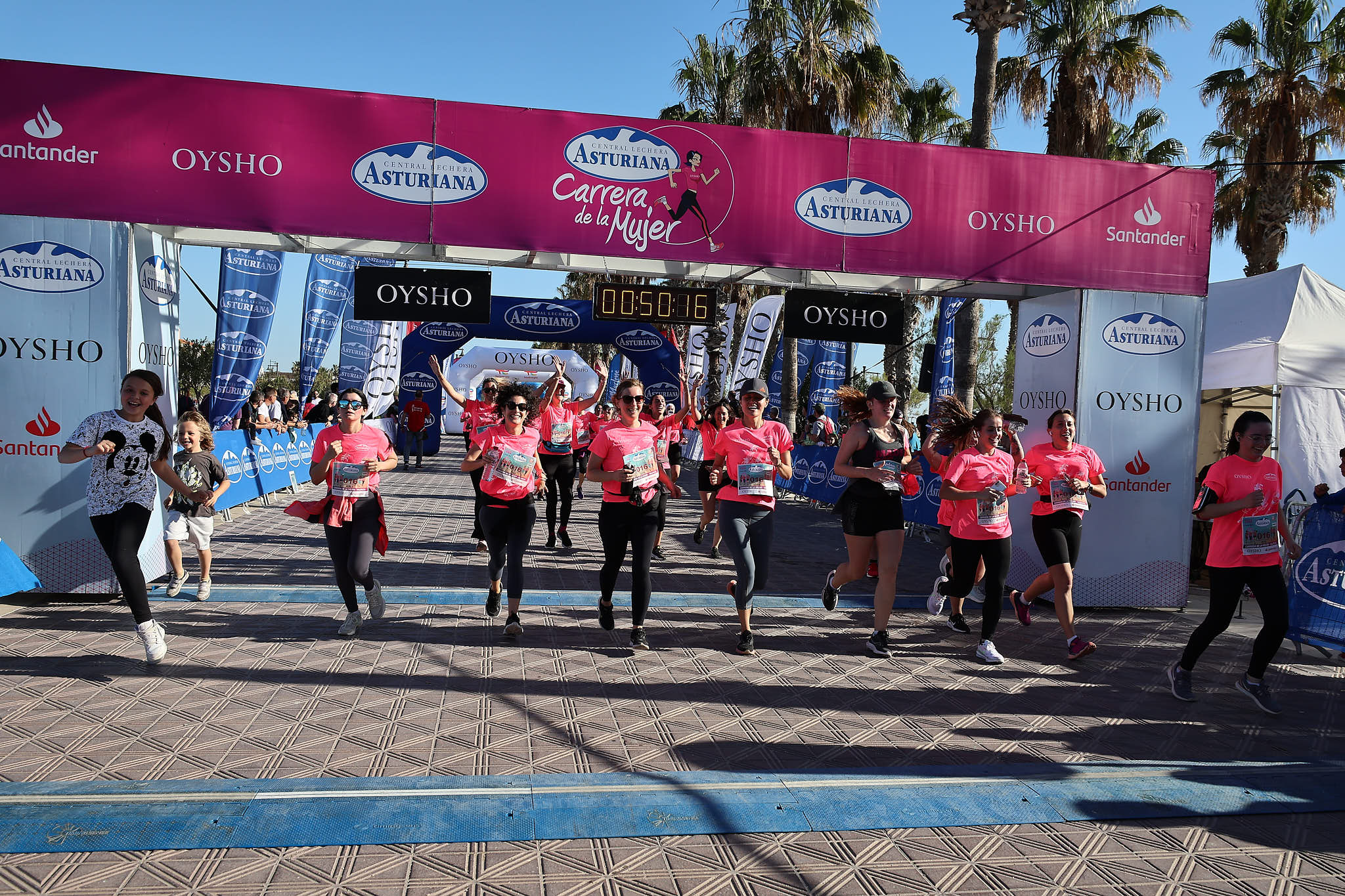 Las mejores fotos de la Carrera de la Mujer Central Lechera Asturiana de Valencia 2024. 0929
