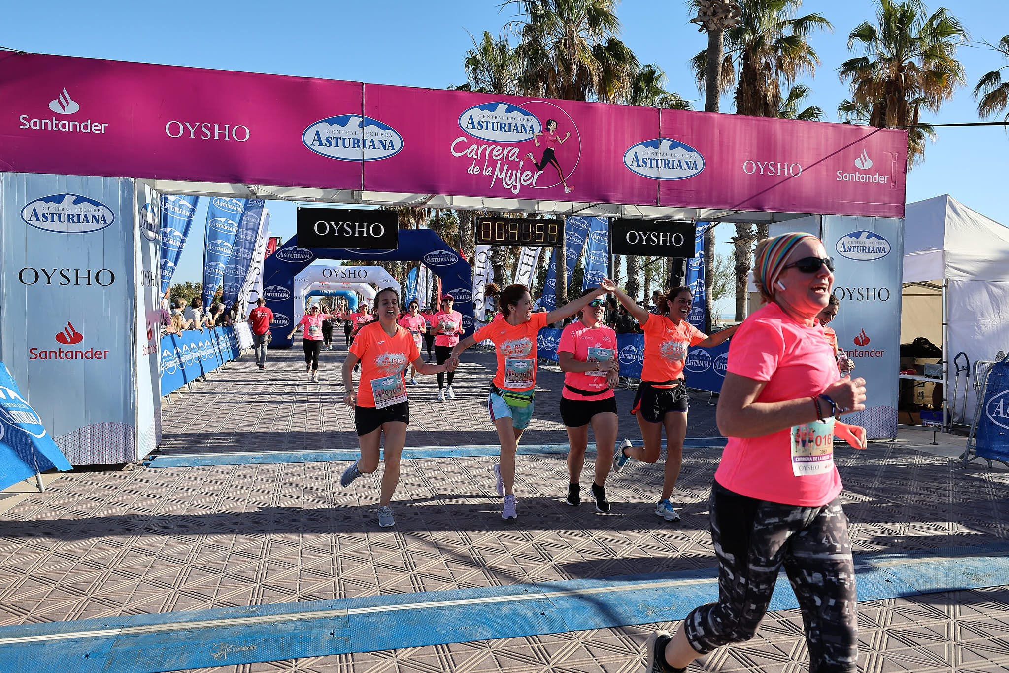 Las mejores fotos de la Carrera de la Mujer Central Lechera Asturiana de Valencia 2024. 0634