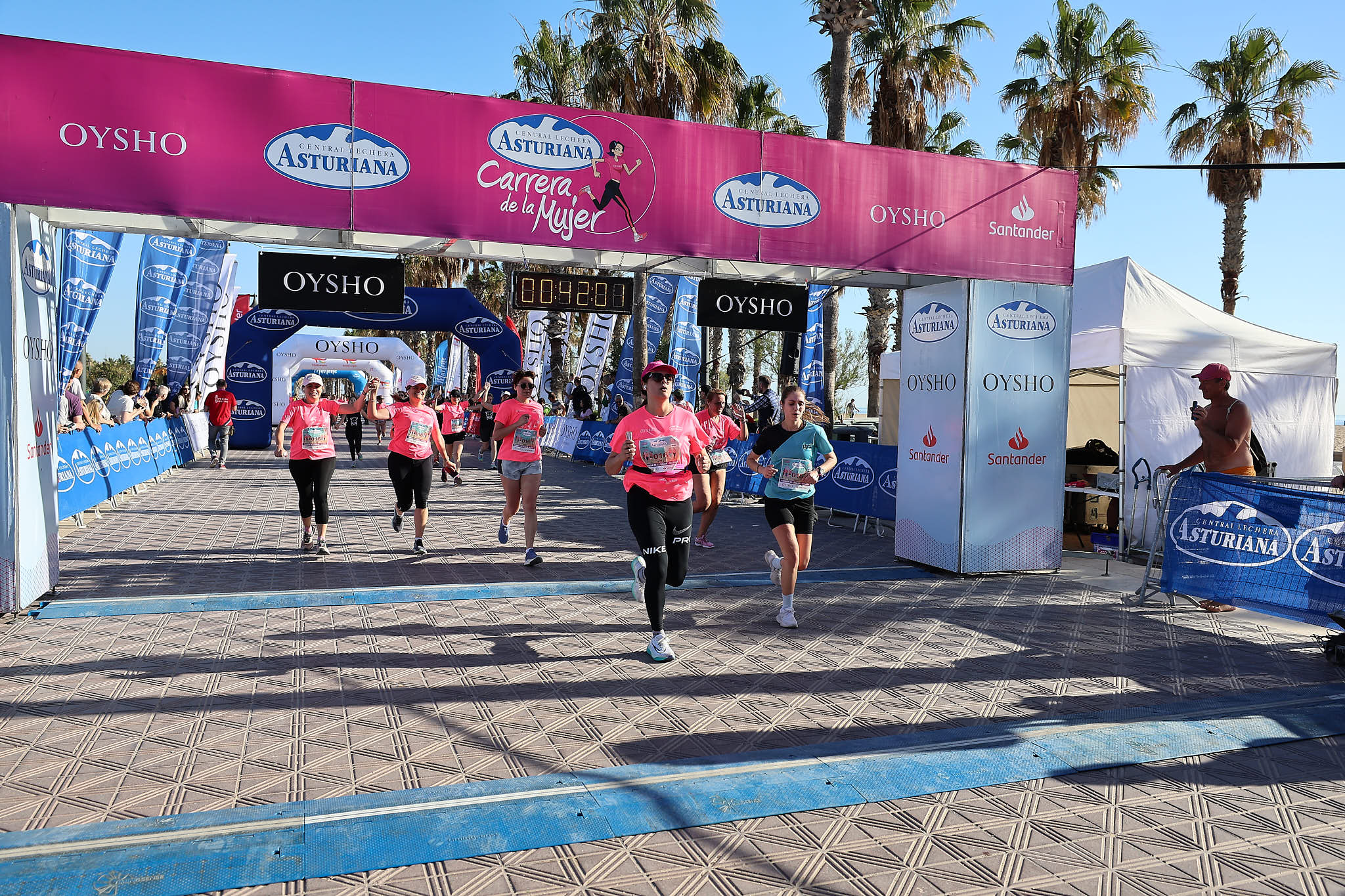 Las mejores fotos de la Carrera de la Mujer Central Lechera Asturiana de Valencia 2024. 0636