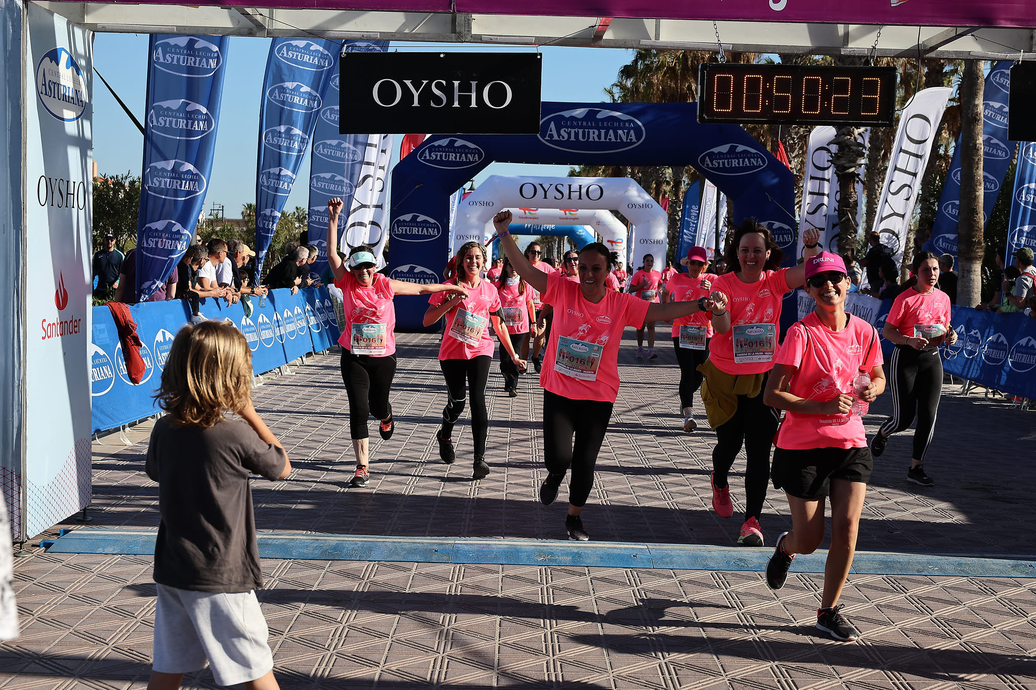 Las mejores fotos de la Carrera de la Mujer Central Lechera Asturiana de Valencia 2024. 0935