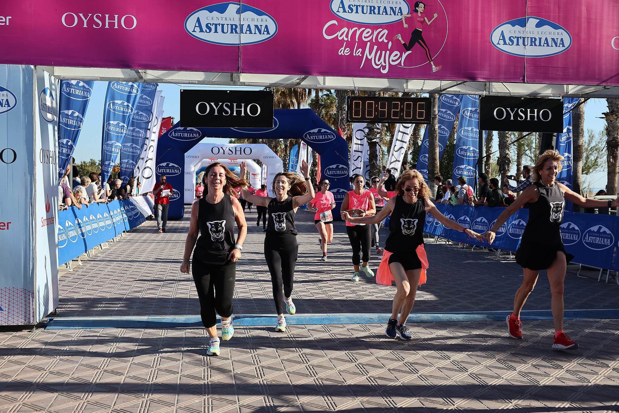 Las mejores fotos de la Carrera de la Mujer Central Lechera Asturiana de Valencia 2024. 0640