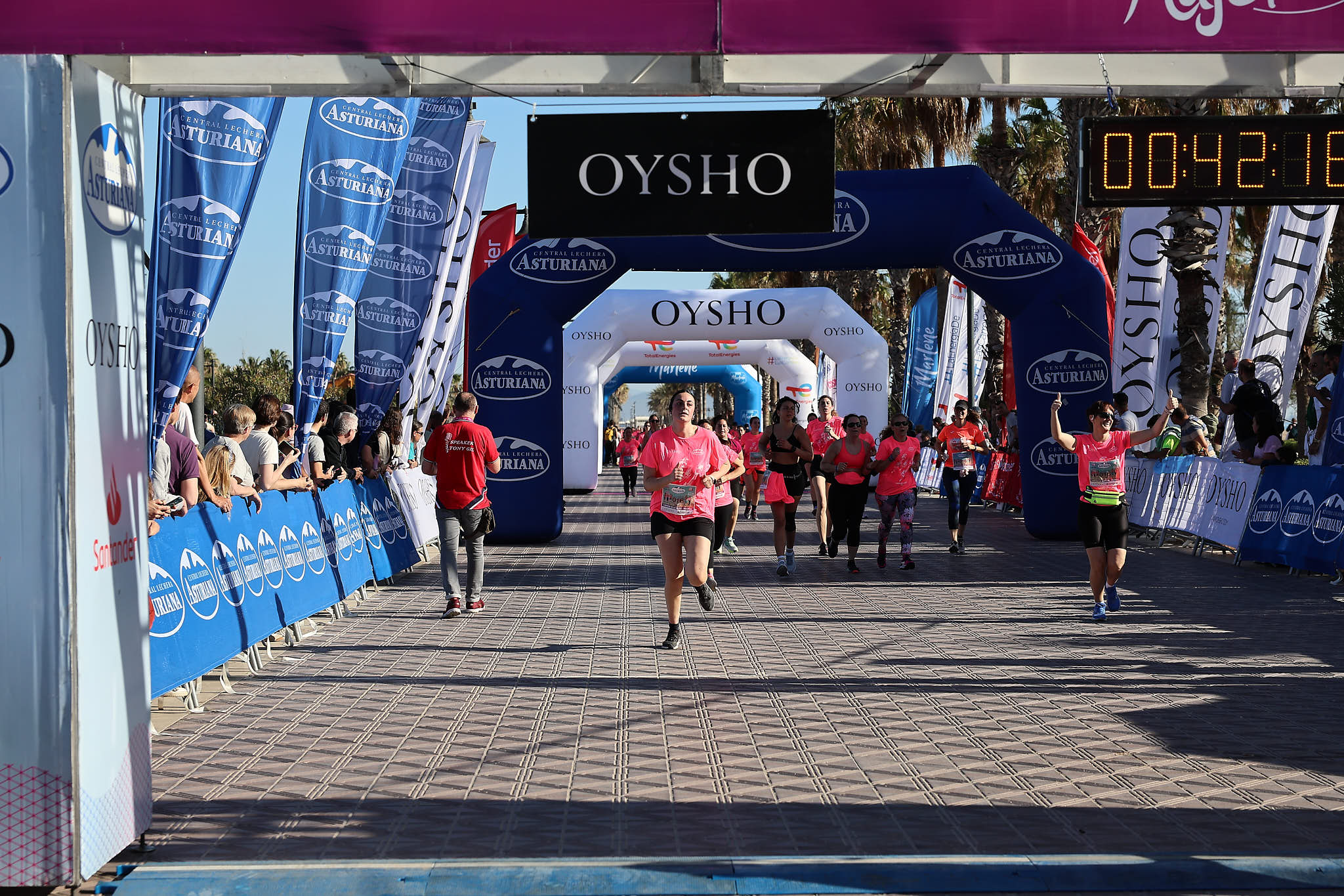 Las mejores fotos de la Carrera de la Mujer Central Lechera Asturiana de Valencia 2024. 0647