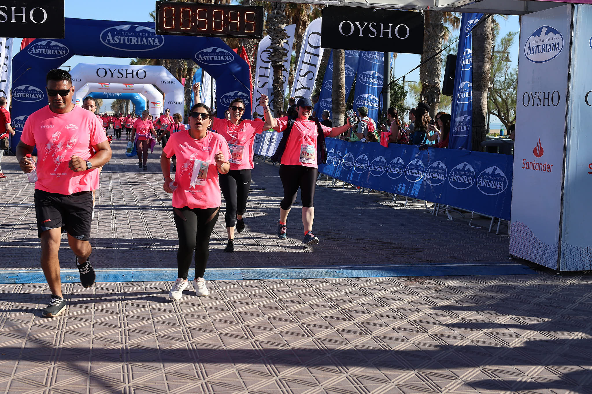Las mejores fotos de la Carrera de la Mujer Central Lechera Asturiana de Valencia 2024. 0946