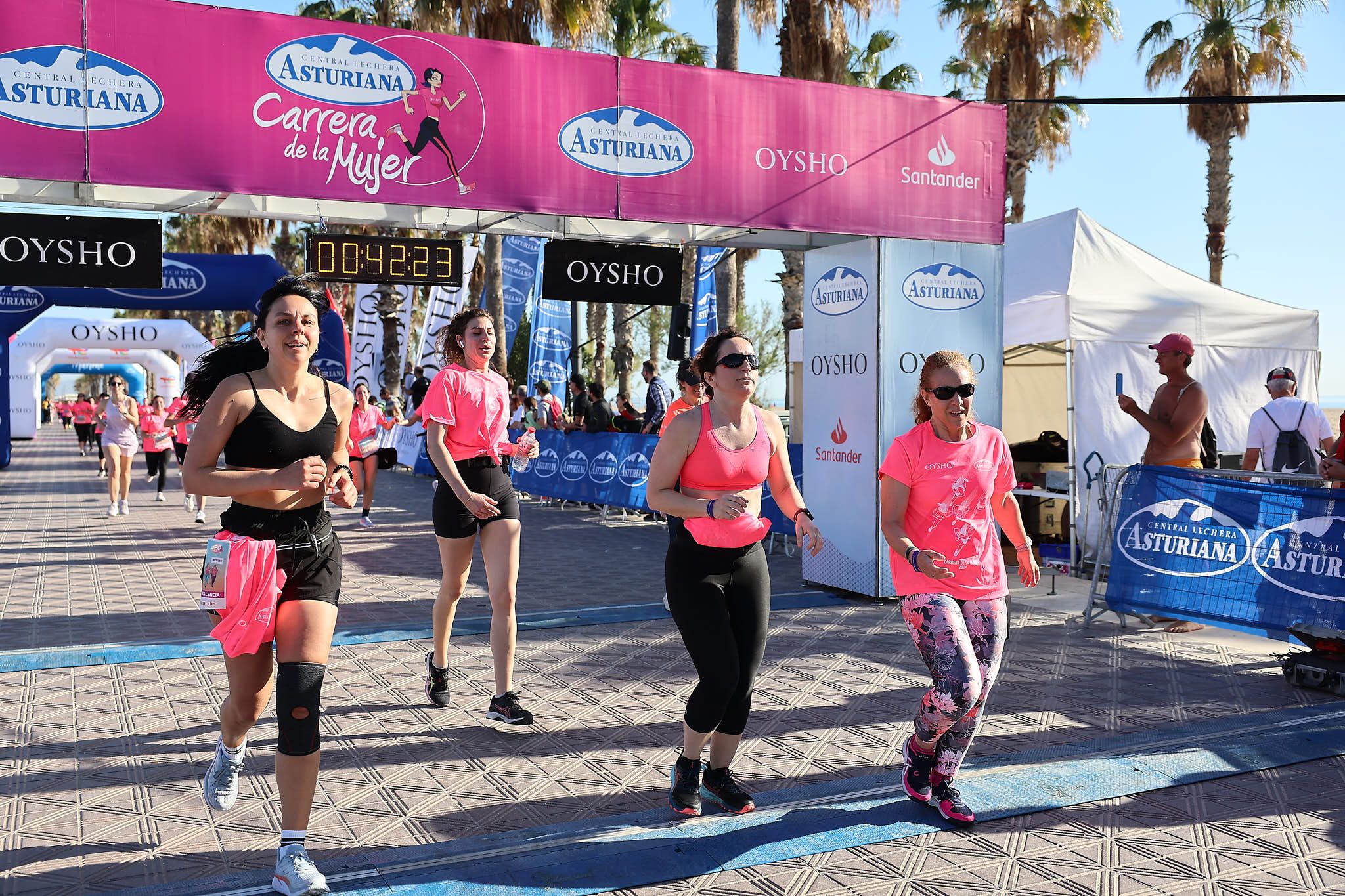 Las mejores fotos de la Carrera de la Mujer Central Lechera Asturiana de Valencia 2024. 0651