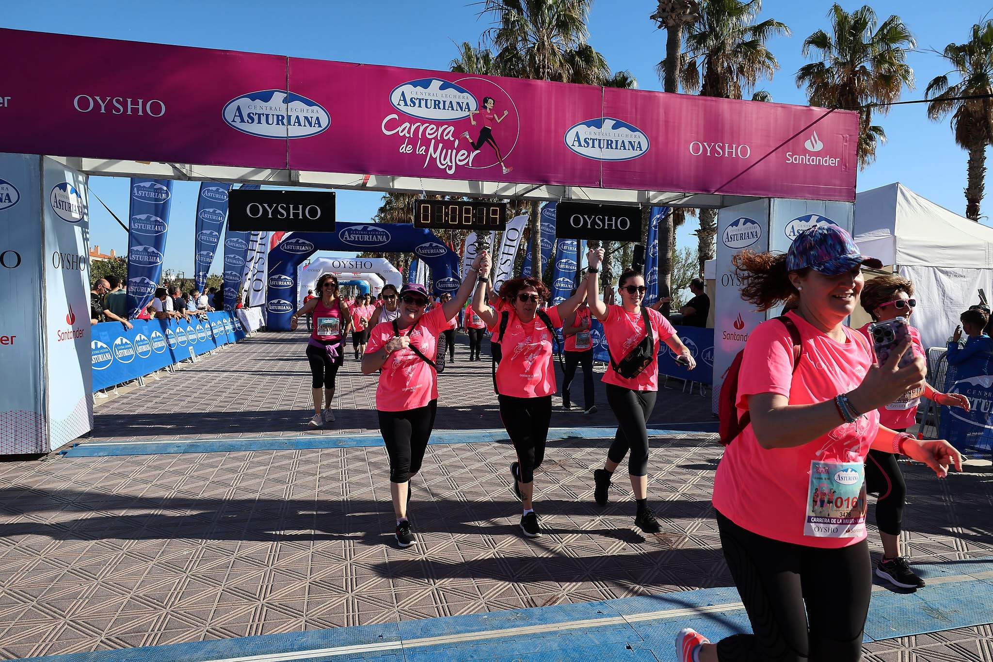 Las mejores fotos de la Carrera de la Mujer Central Lechera Asturiana de Valencia 2024. 1234